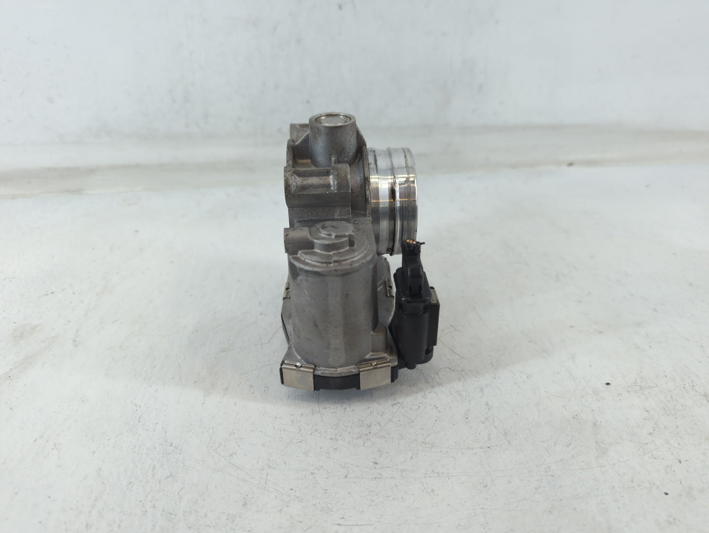 2016-2021 Chevrolet Malibu Throttle Body P/N:12671379AA Fits Fits 2016 2017 2018 2019 2020 2021 2022 OEM Used Auto Parts - O