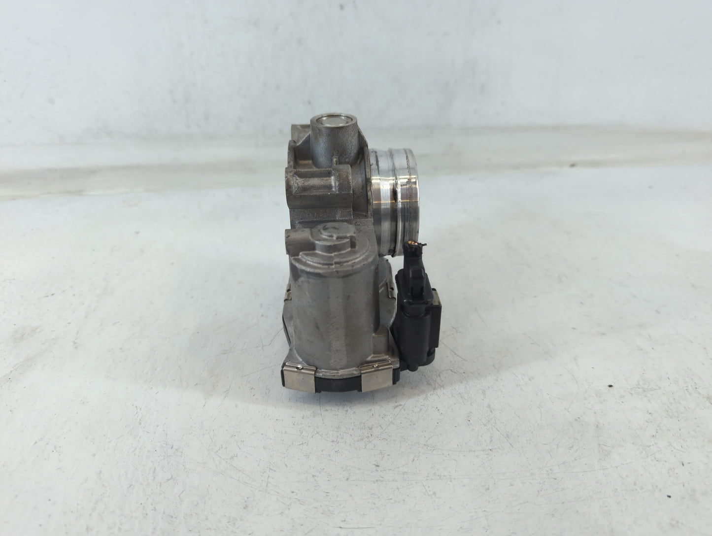 2016-2021 Chevrolet Malibu Throttle Body P/N:12671379AA Fits Fits 2016 2017 2018 2019 2020 2021 2022 OEM Used Auto Parts - O