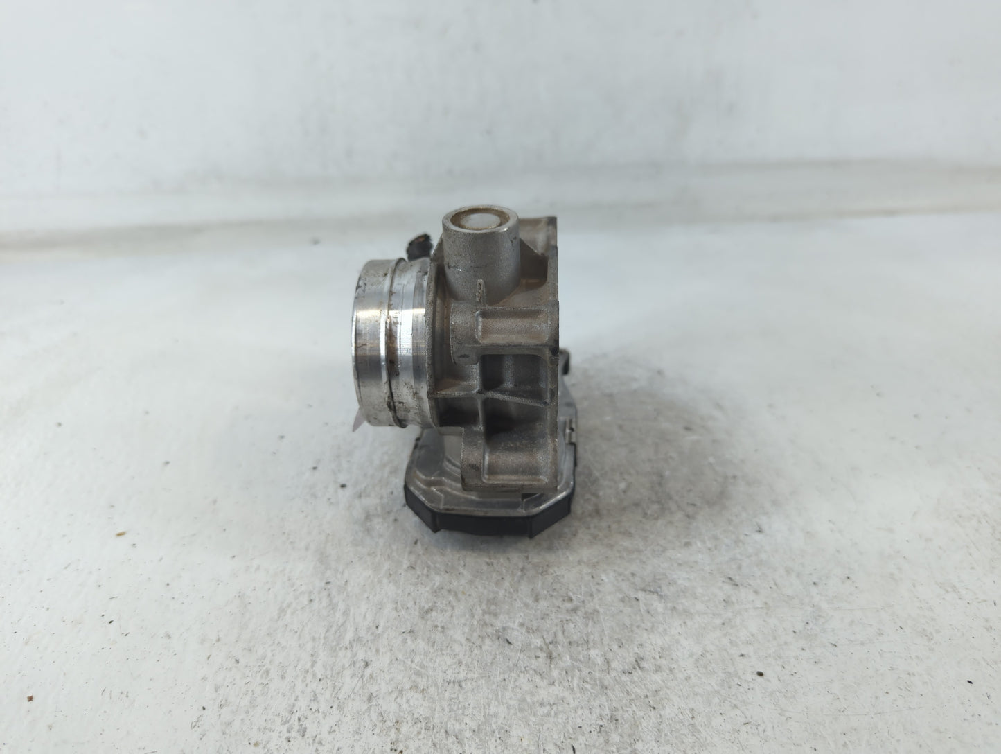 2016-2021 Chevrolet Malibu Throttle Body P/N:12671379AA Fits Fits 2016 2017 2018 2019 2020 2021 2022 OEM Used Auto Parts - O