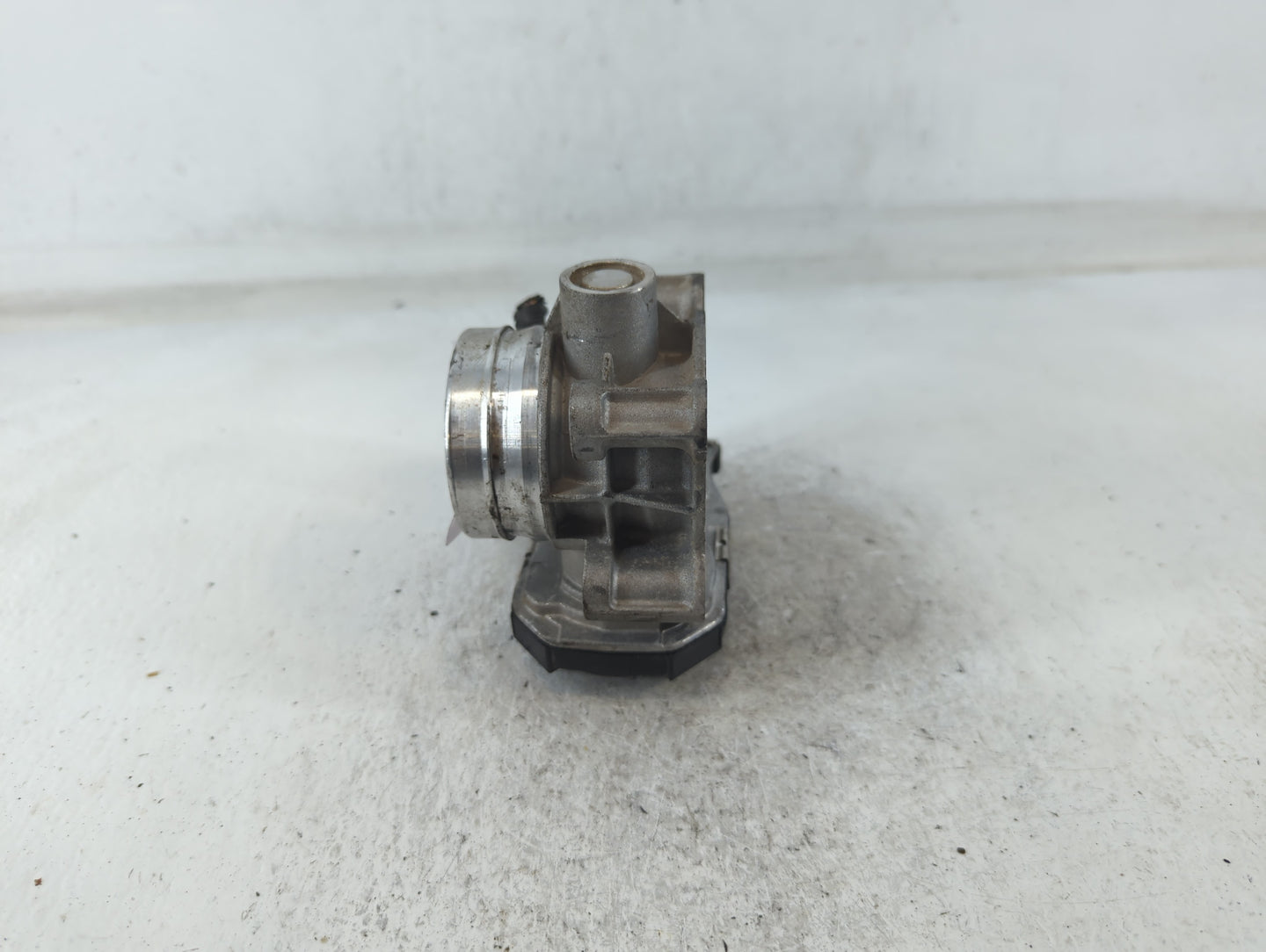 2016-2021 Chevrolet Malibu Throttle Body P/N:12671379AA Fits Fits 2016 2017 2018 2019 2020 2021 2022 OEM Used Auto Parts - O