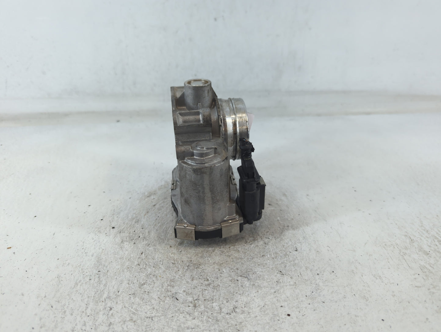 2016-2021 Chevrolet Malibu Throttle Body P/N:12671379AA Fits Fits 2016 2017 2018 2019 2020 2021 2022 OEM Used Auto Parts - O