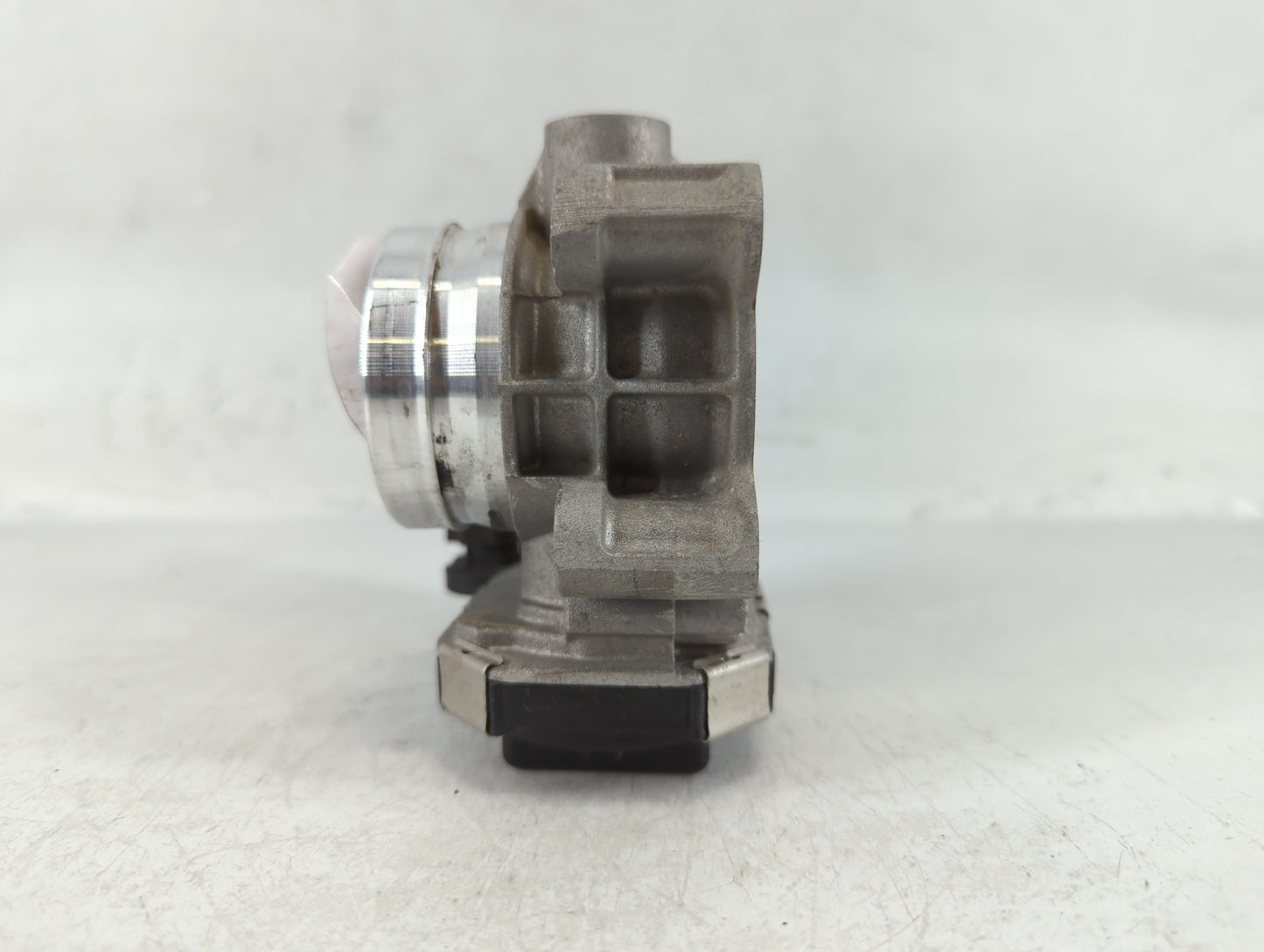 2016-2021 Chevrolet Malibu Throttle Body P/N:12671379AA Fits Fits 2016 2017 2018 2019 2020 2021 2022 OEM Used Auto Parts - O