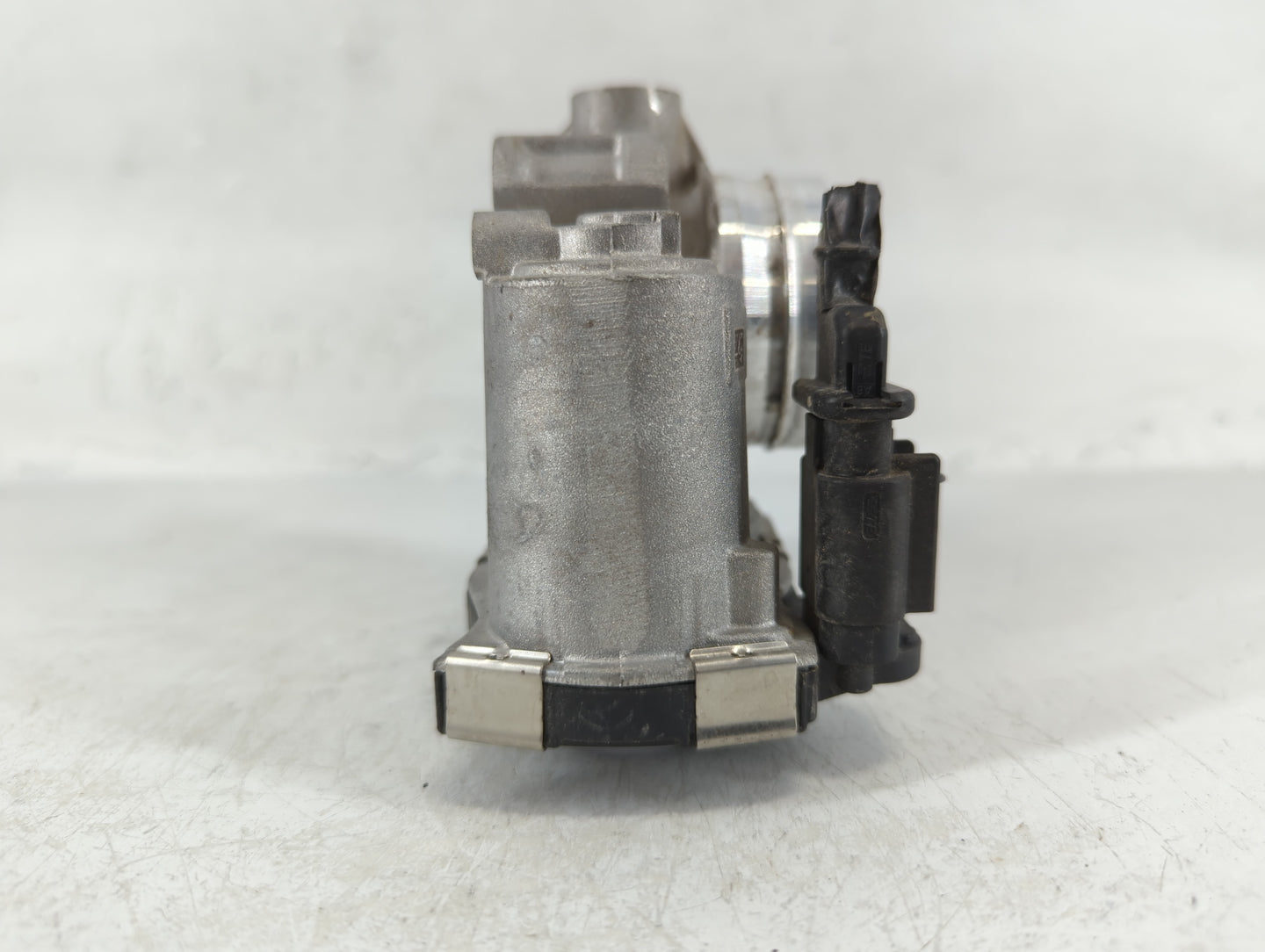 2016-2021 Chevrolet Malibu Throttle Body P/N:12671379AA Fits Fits 2016 2017 2018 2019 2020 2021 2022 OEM Used Auto Parts - O