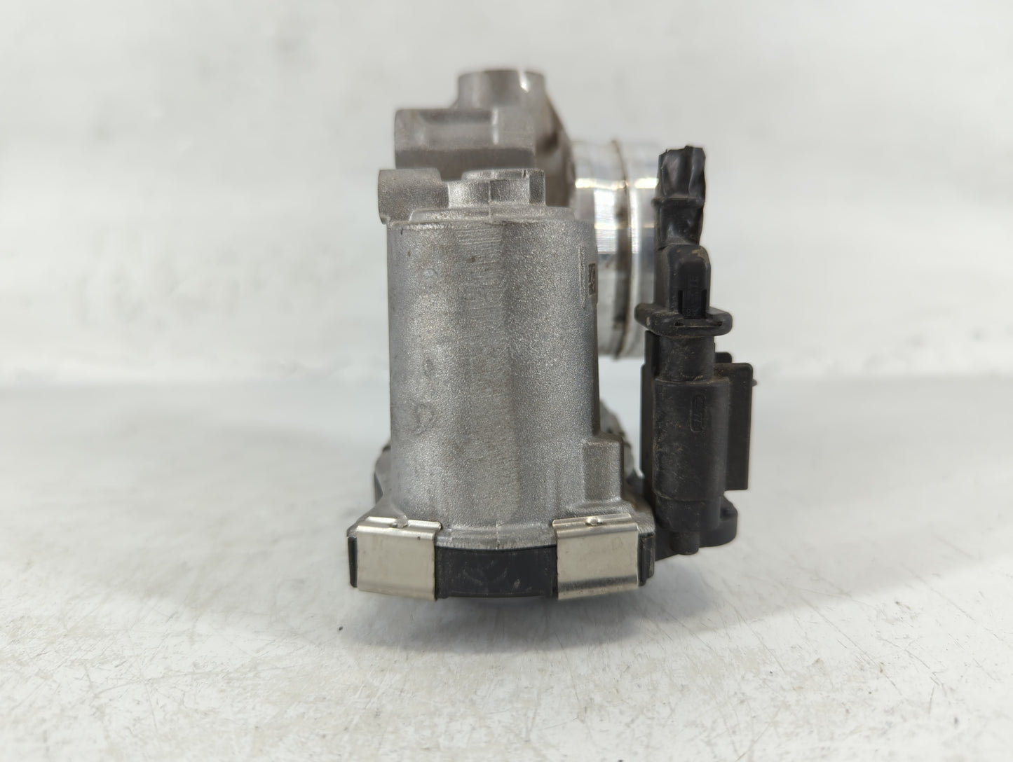 2016-2021 Chevrolet Malibu Throttle Body P/N:12671379AA Fits Fits 2016 2017 2018 2019 2020 2021 2022 OEM Used Auto Parts - O