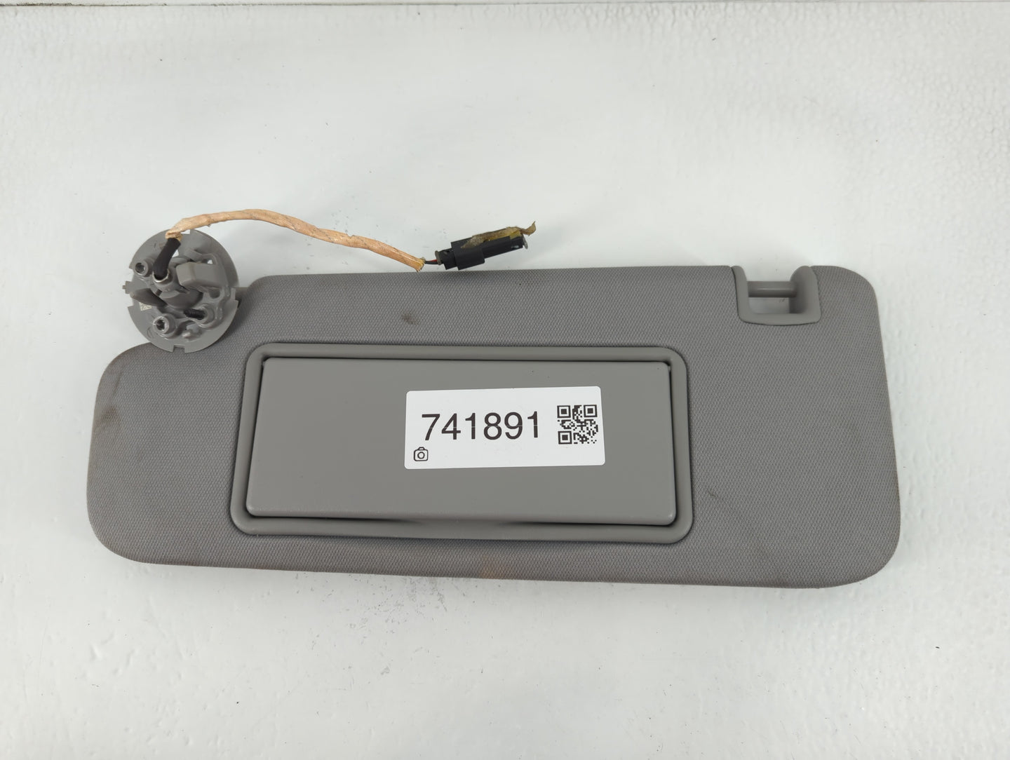 2016-2021 Chevrolet Malibu Sun Visor Shade Replacement Driver Left Mirror Fits Fits 2016 2017 2018 2019 2020 2021 OEM Used A