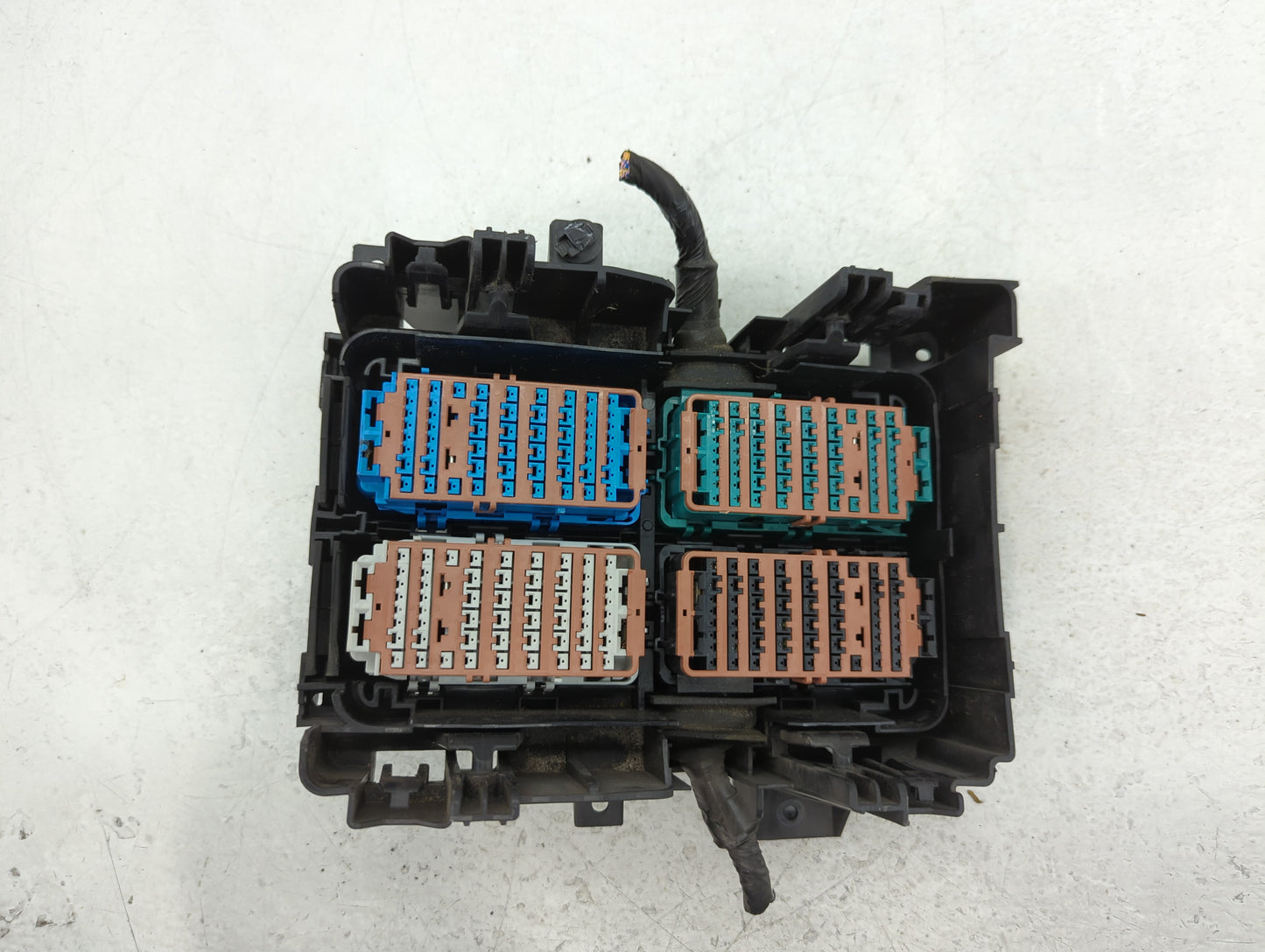 2019-2021 Chevrolet Malibu Fusebox Fuse Box Panel Relay Module P/N:PP-GF35 Fits Fits 2019 2020 2021 OEM Used Auto Parts - Oe