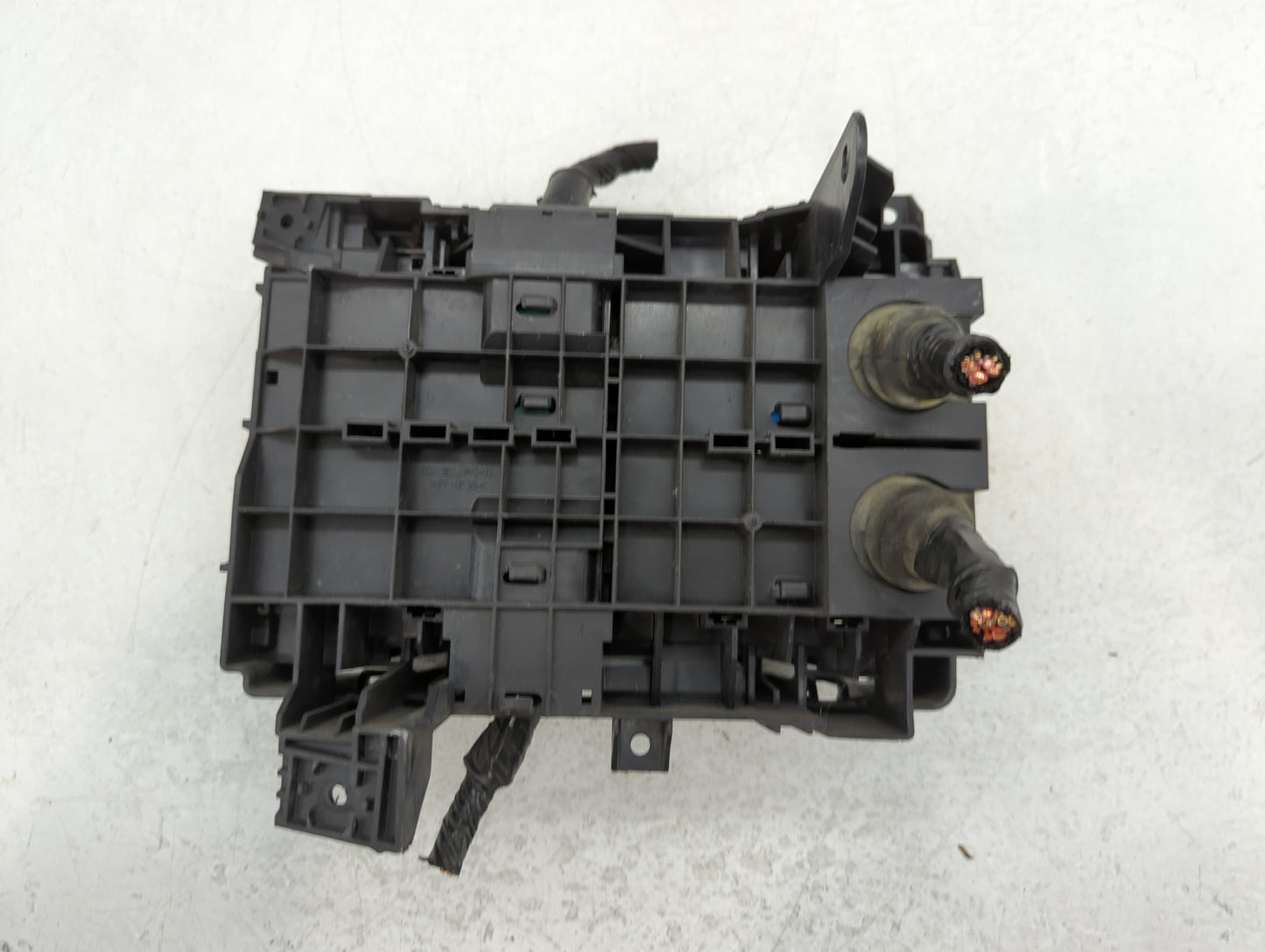 2019-2021 Chevrolet Malibu Fusebox Fuse Box Panel Relay Module P/N:PP-GF35 Fits Fits 2019 2020 2021 OEM Used Auto Parts - Oe
