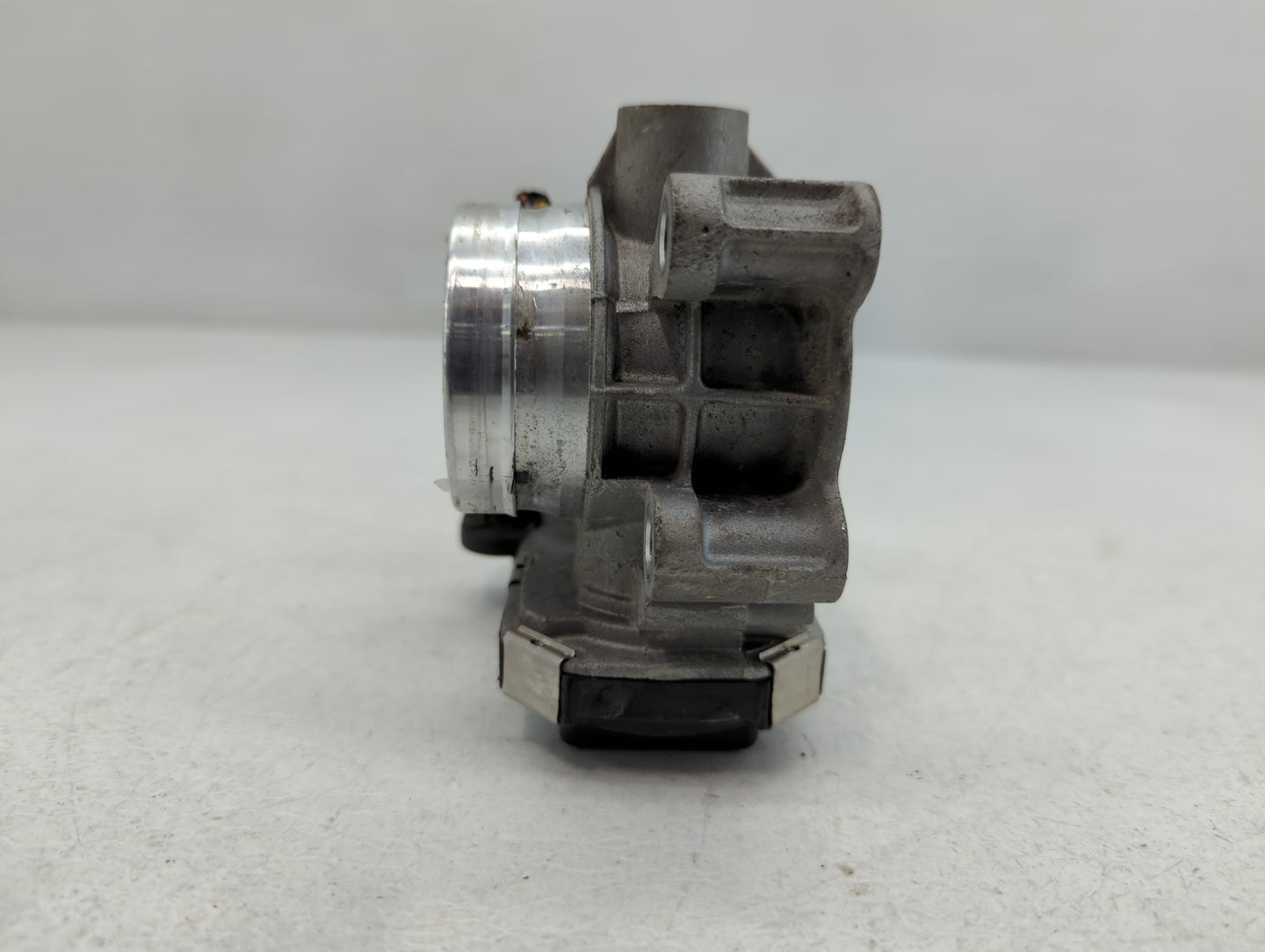 2016-2021 Chevrolet Malibu Throttle Body P/N:12671379AA Fits Fits 2016 2017 2018 2019 2020 2021 2022 OEM Used Auto Parts - O
