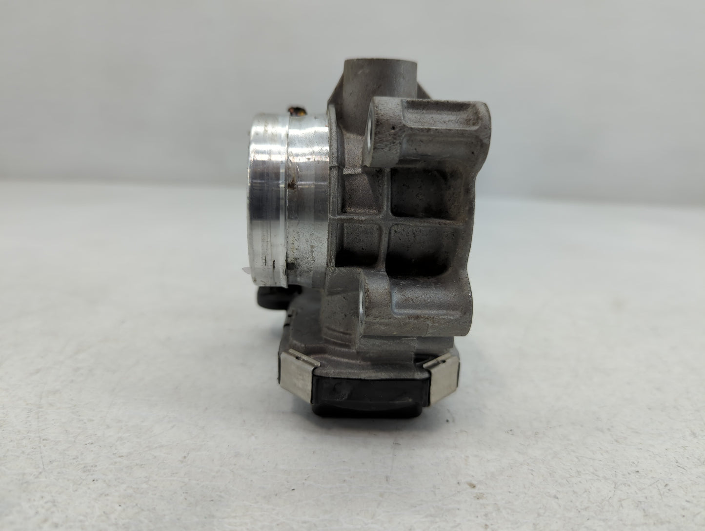 2016-2021 Chevrolet Malibu Throttle Body P/N:12671379AA Fits Fits 2016 2017 2018 2019 2020 2021 2022 OEM Used Auto Parts - O