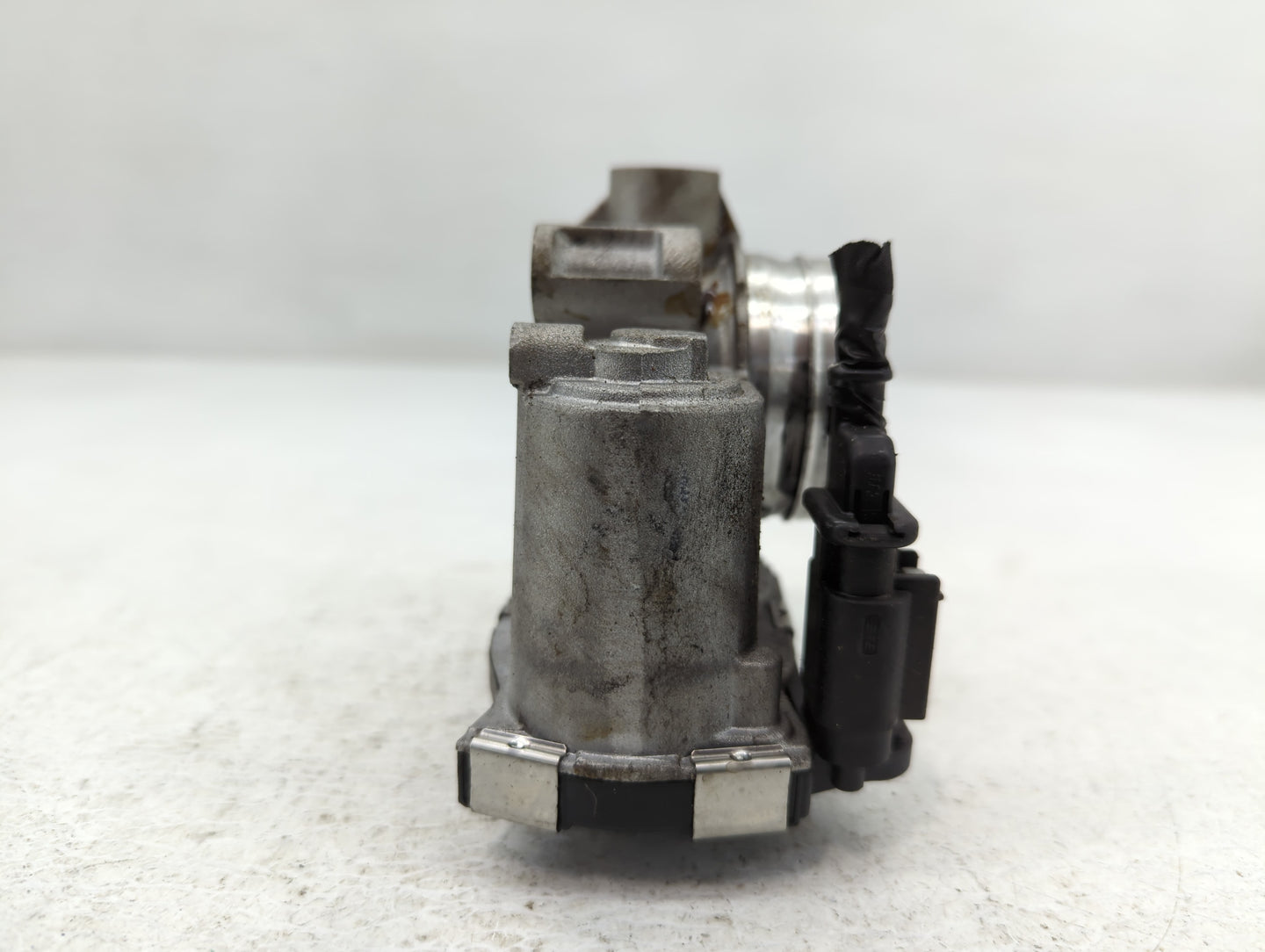 2016-2021 Chevrolet Malibu Throttle Body P/N:12671379AA Fits Fits 2016 2017 2018 2019 2020 2021 2022 OEM Used Auto Parts - O