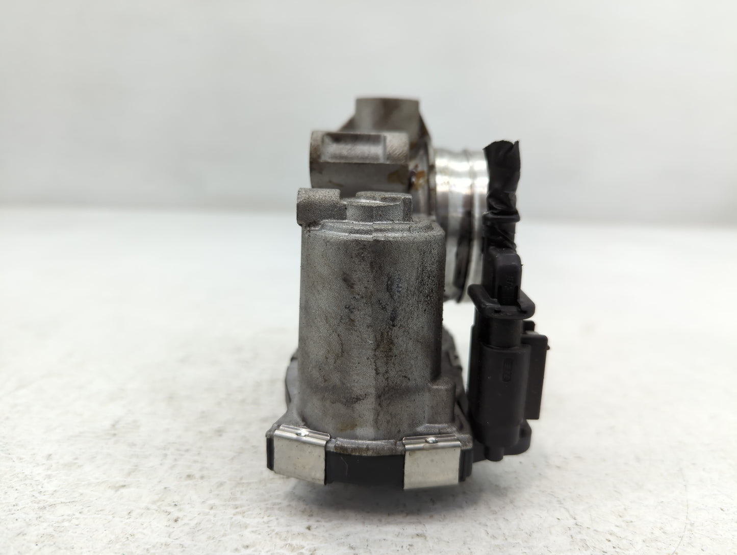 2016-2021 Chevrolet Malibu Throttle Body P/N:12671379AA Fits Fits 2016 2017 2018 2019 2020 2021 2022 OEM Used Auto Parts - O