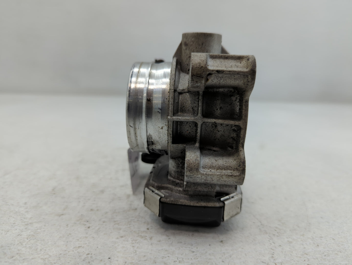 2016-2021 Chevrolet Malibu Throttle Body P/N:12671379AA Fits Fits 2016 2017 2018 2019 2020 2021 2022 OEM Used Auto Parts - O