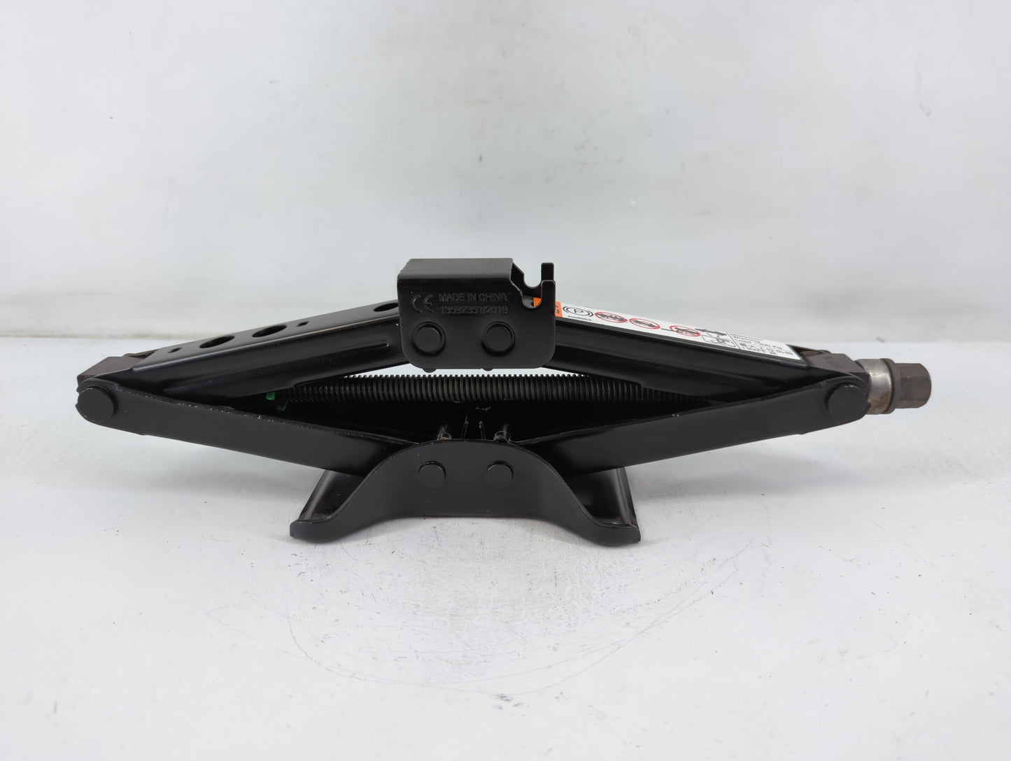 2020 Chevrolet Malibu Spare Scissor Car Jack - Oemusedautoparts1.com