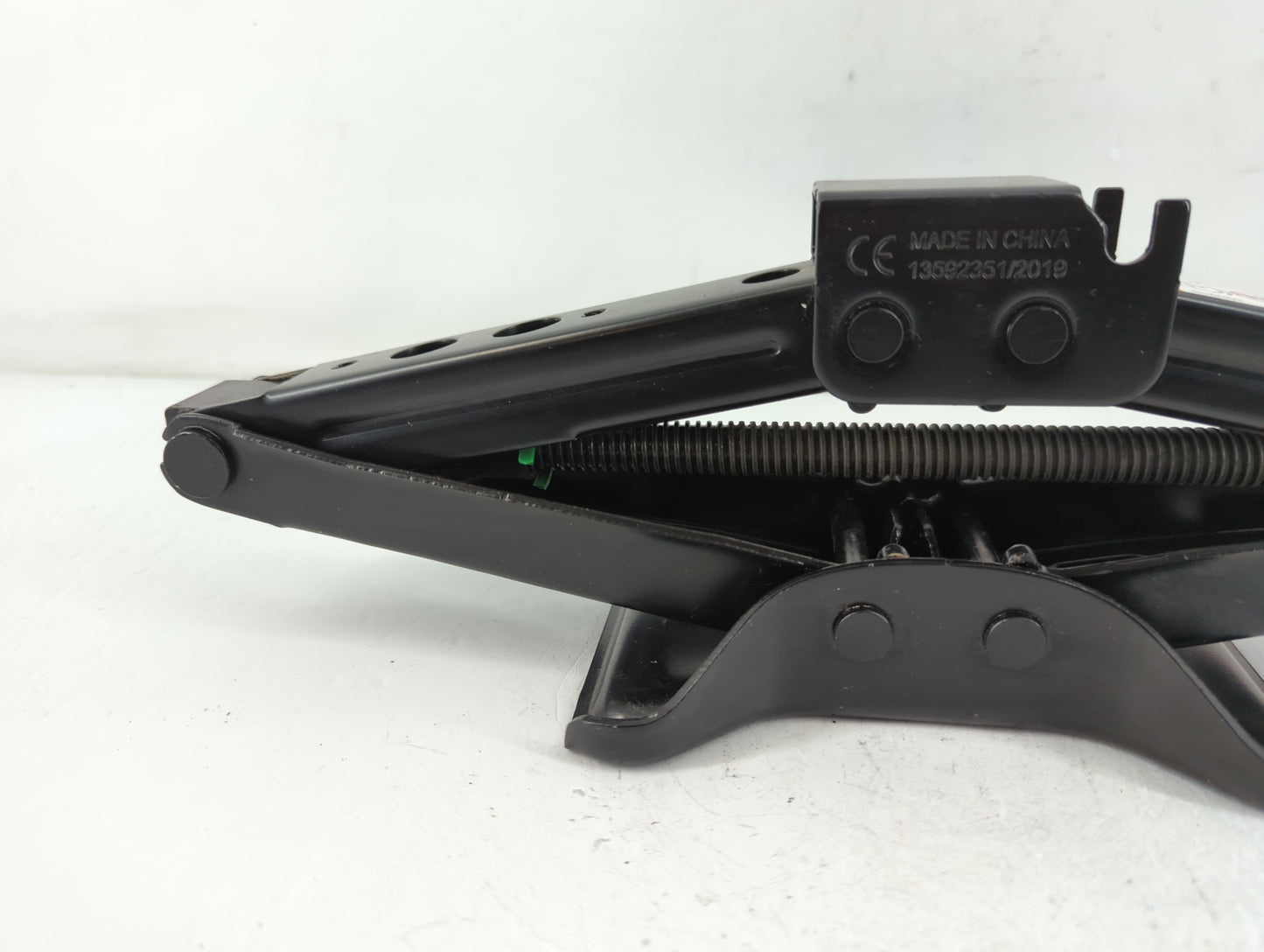 2020 Chevrolet Malibu Spare Scissor Car Jack - Oemusedautoparts1.com