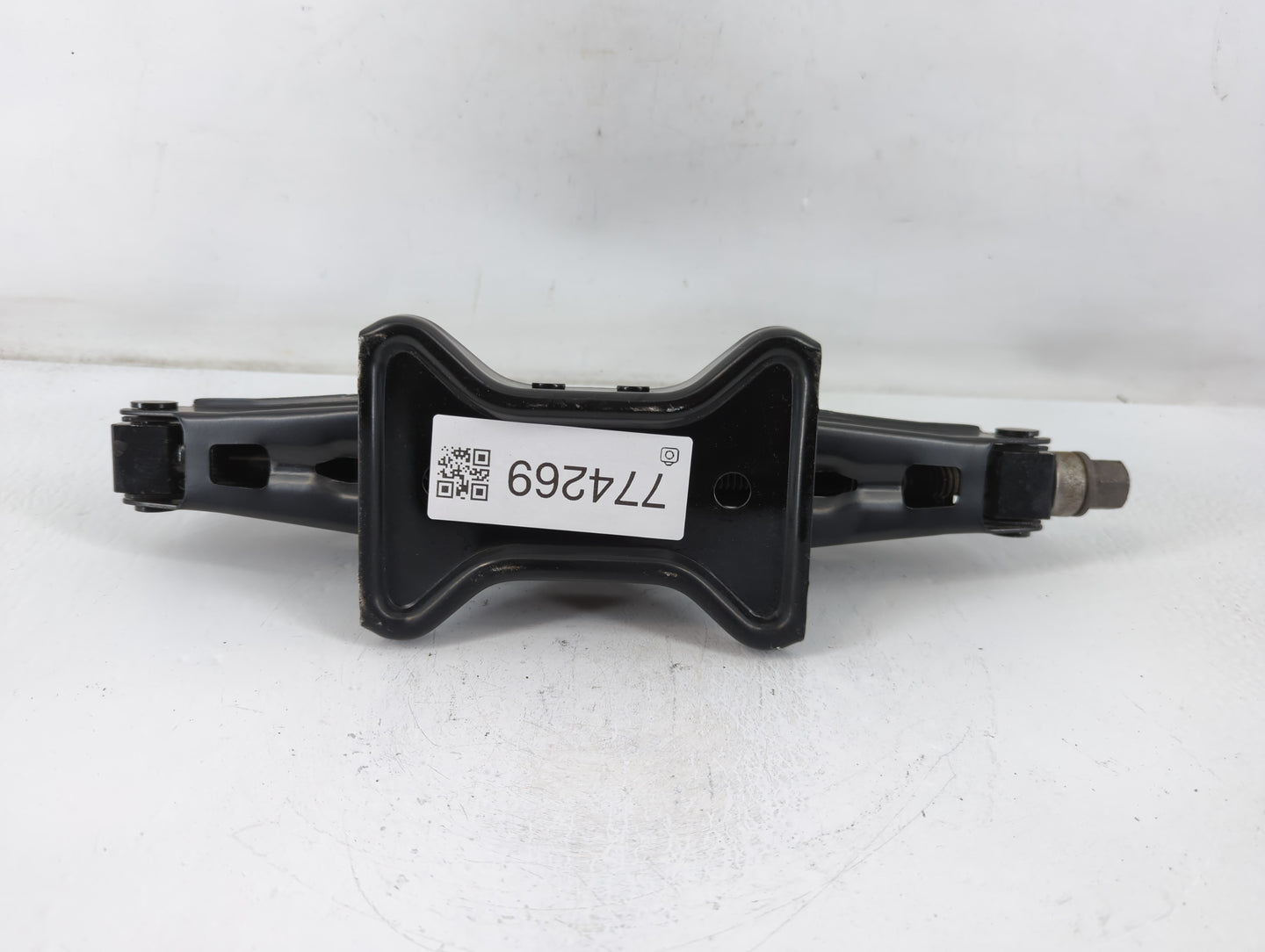 2020 Chevrolet Malibu Spare Scissor Car Jack - Oemusedautoparts1.com