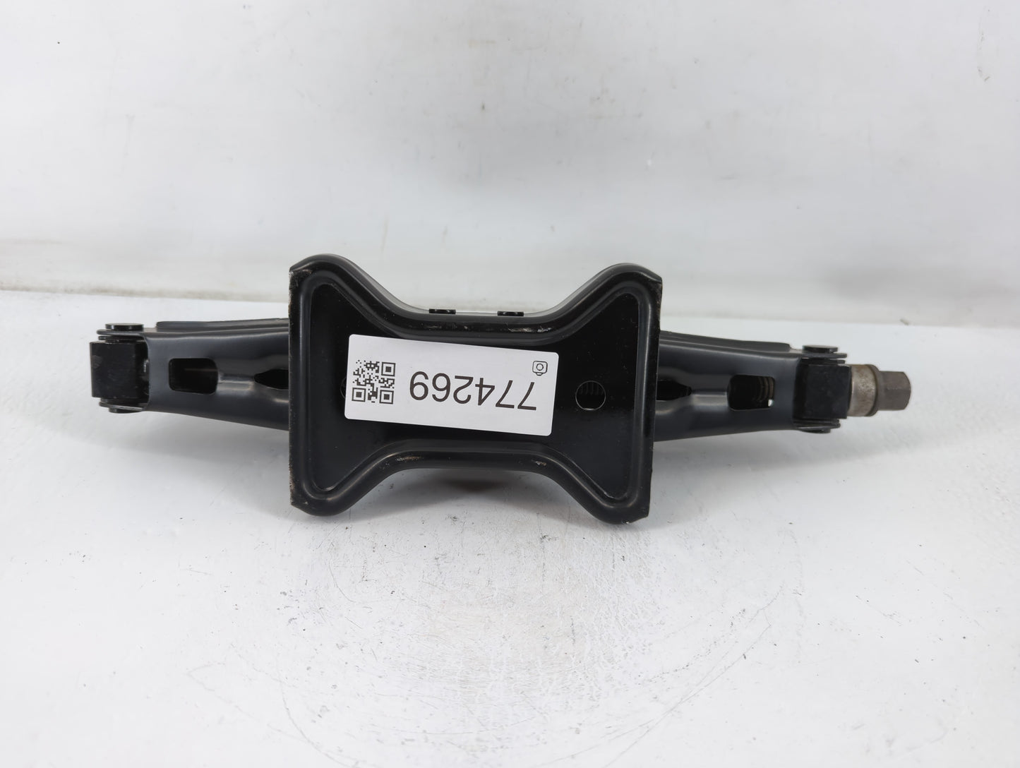 2020 Chevrolet Malibu Spare Scissor Car Jack - Oemusedautoparts1.com