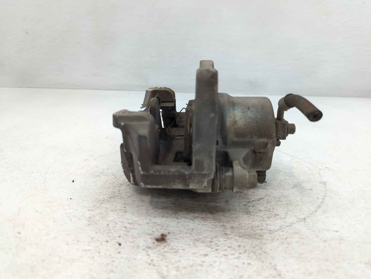2020 Chevrolet Malibu Front Passenger Right Brake Caliper 775400 - Oemusedautoparts1.com