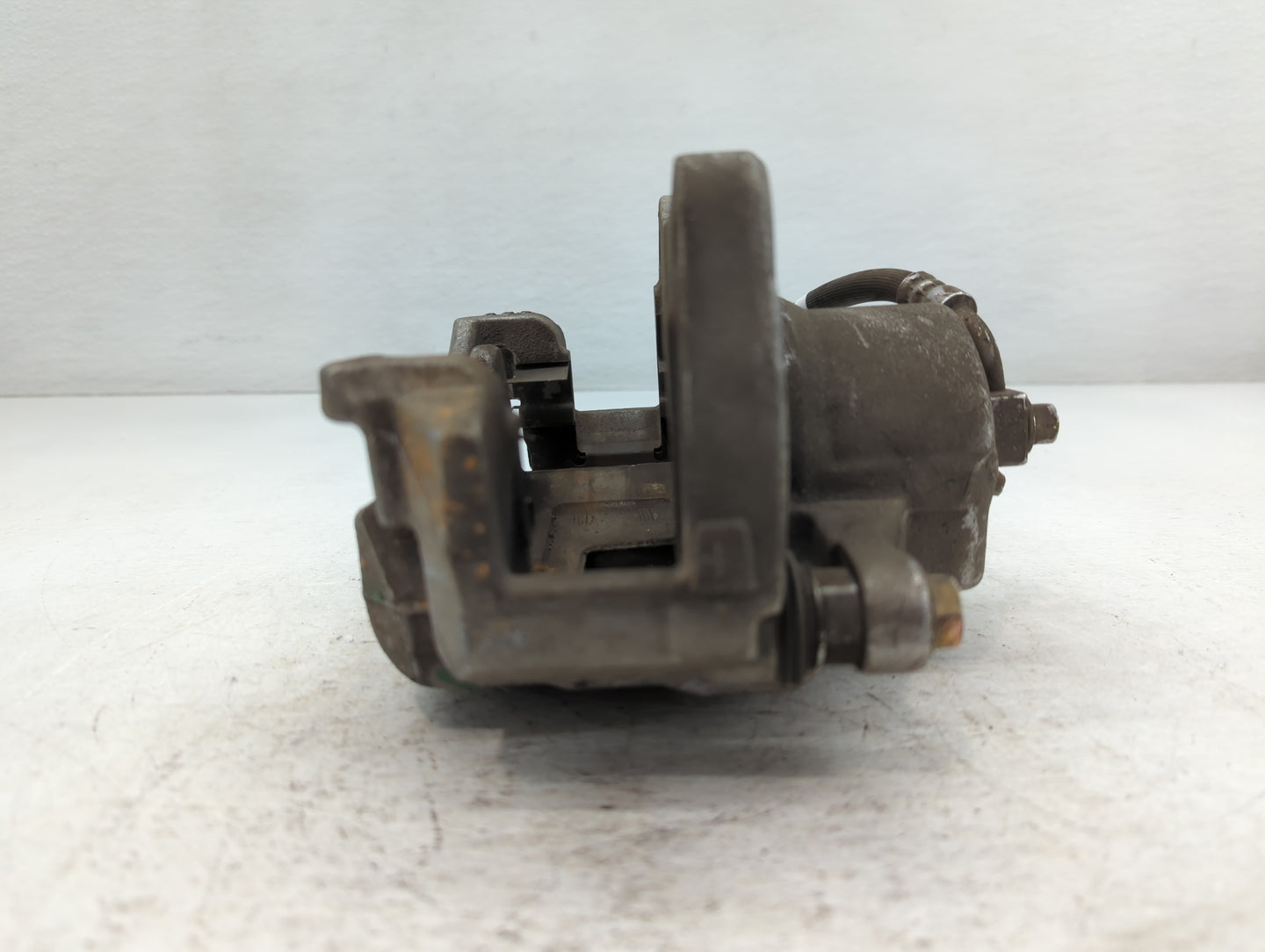 2020 Chevrolet Malibu Front Driver Left Brake Caliper - Oemusedautoparts1.com