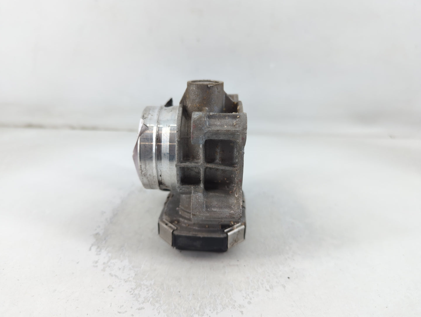 2016-2021 Chevrolet Malibu Throttle Body P/N:12671379AA Fits Fits 2016 2017 2018 2019 2020 2021 2022 OEM Used Auto Parts - O