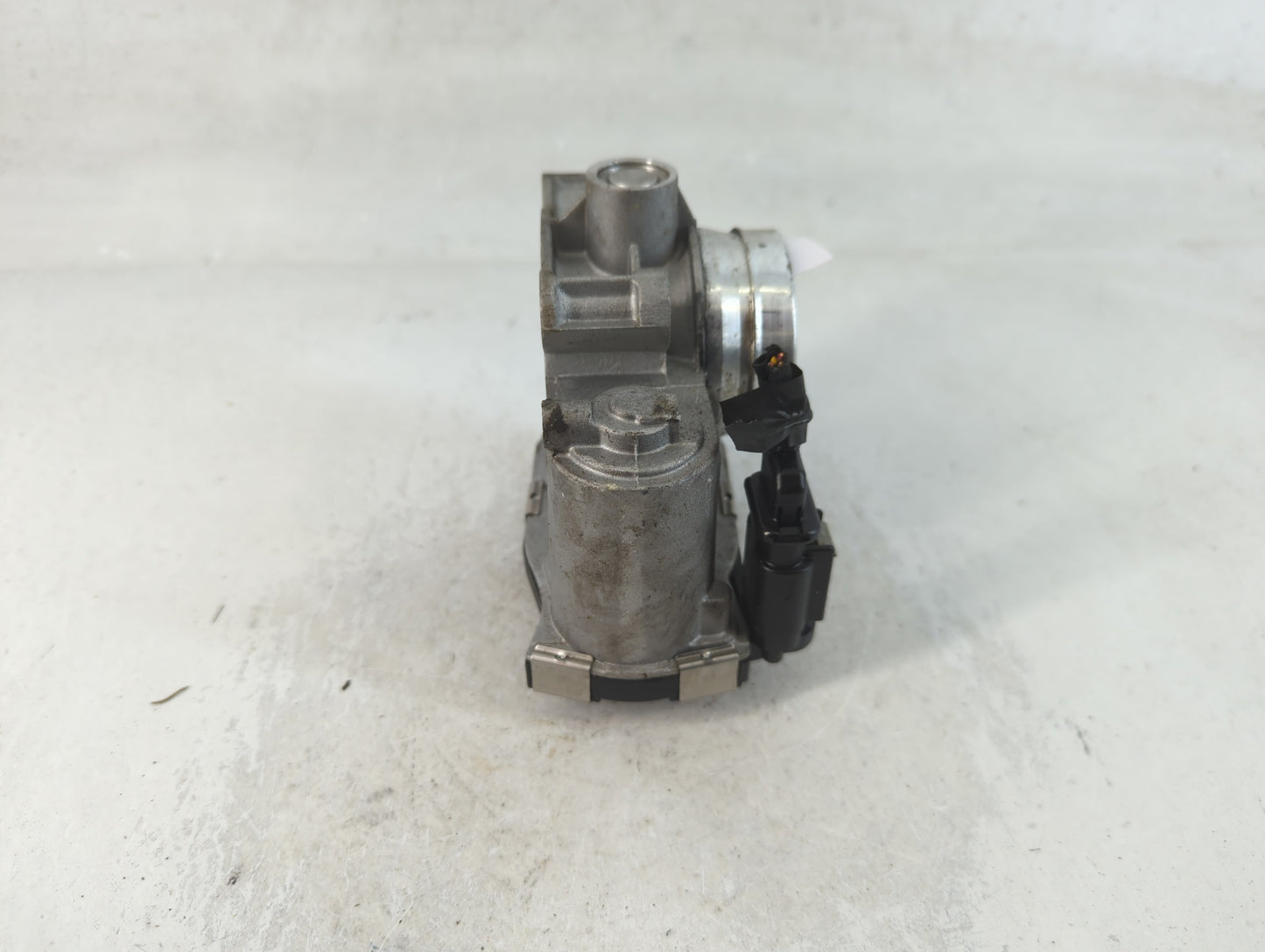 2016-2021 Chevrolet Malibu Throttle Body P/N:12671379AA Fits Fits 2016 2017 2018 2019 2020 2021 2022 OEM Used Auto Parts - O