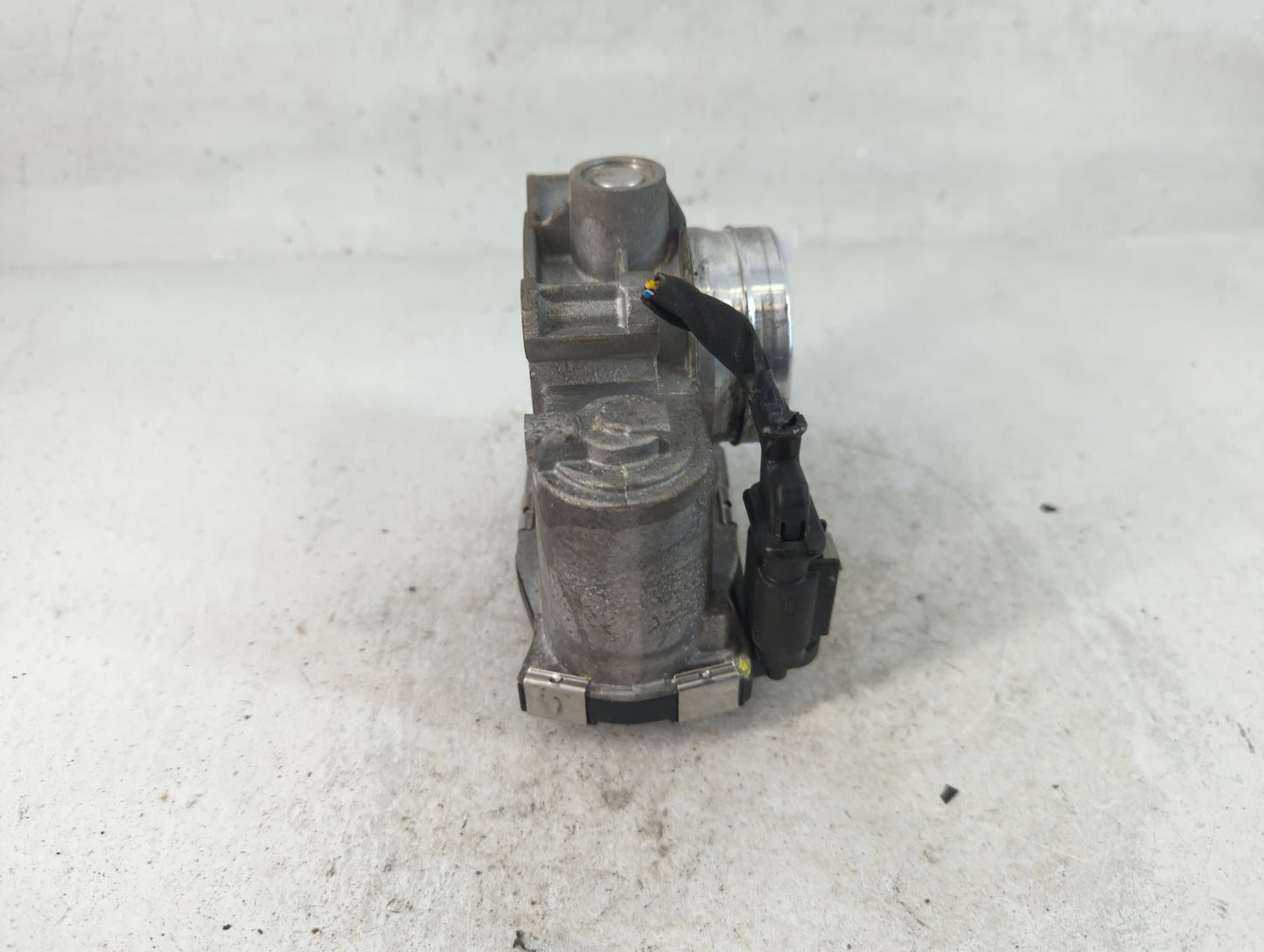 2016-2021 Chevrolet Malibu Throttle Body P/N:12671379AA Fits Fits 2016 2017 2018 2019 2020 2021 2022 OEM Used Auto Parts - O
