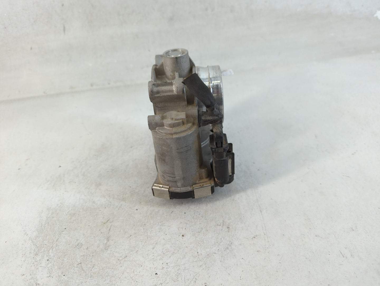 2016-2021 Chevrolet Malibu Throttle Body P/N:12671379AA Fits Fits 2016 2017 2018 2019 2020 2021 2022 OEM Used Auto Parts - O