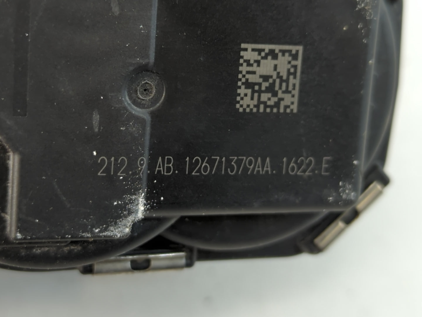 2016-2021 Chevrolet Malibu Throttle Body P/N:12671379AA Fits Fits 2016 2017 2018 2019 2020 2021 2022 OEM Used Auto Parts - O