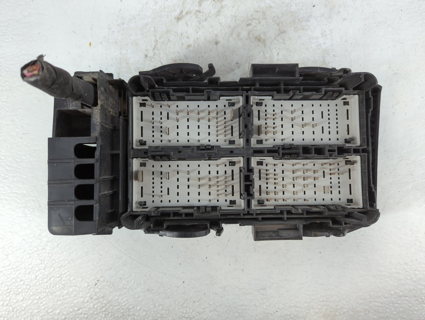 2019-2021 Chevrolet Malibu Fusebox Fuse Box Panel Relay Module P/N:84586305 Fits Fits 2019 2020 2021 OEM Used Auto Parts - O