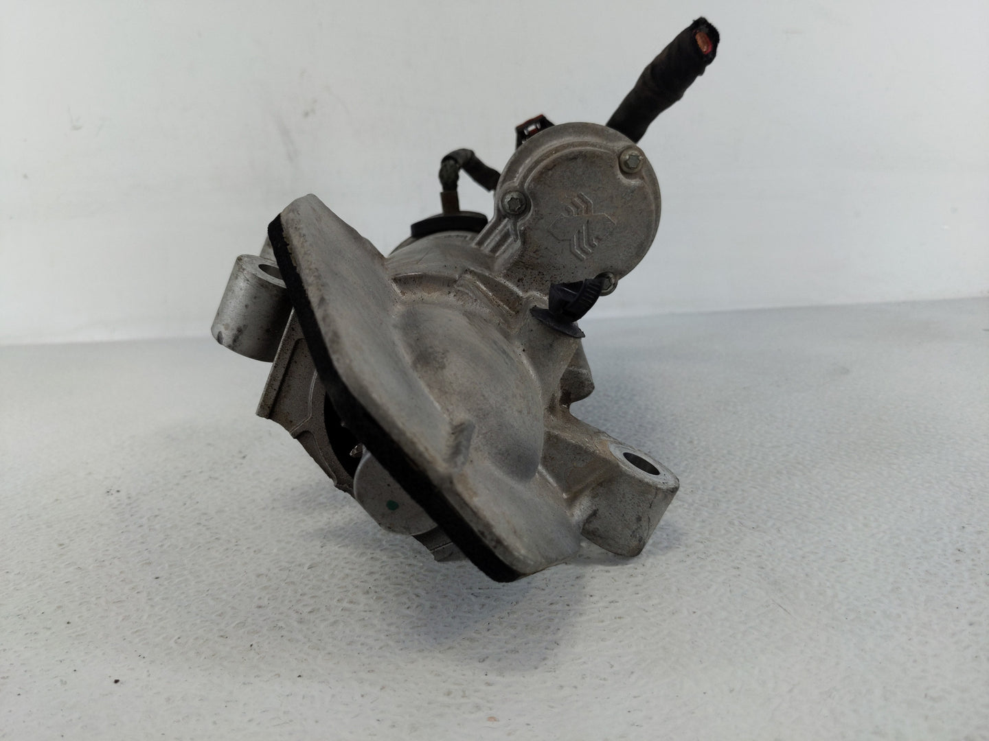 2019-2022 Chevrolet Silverado 1500 Car Starter Motor Solenoid OEM P/N:812677706 Fits Fits 2019 2020 2021 2022 OEM Used Auto 