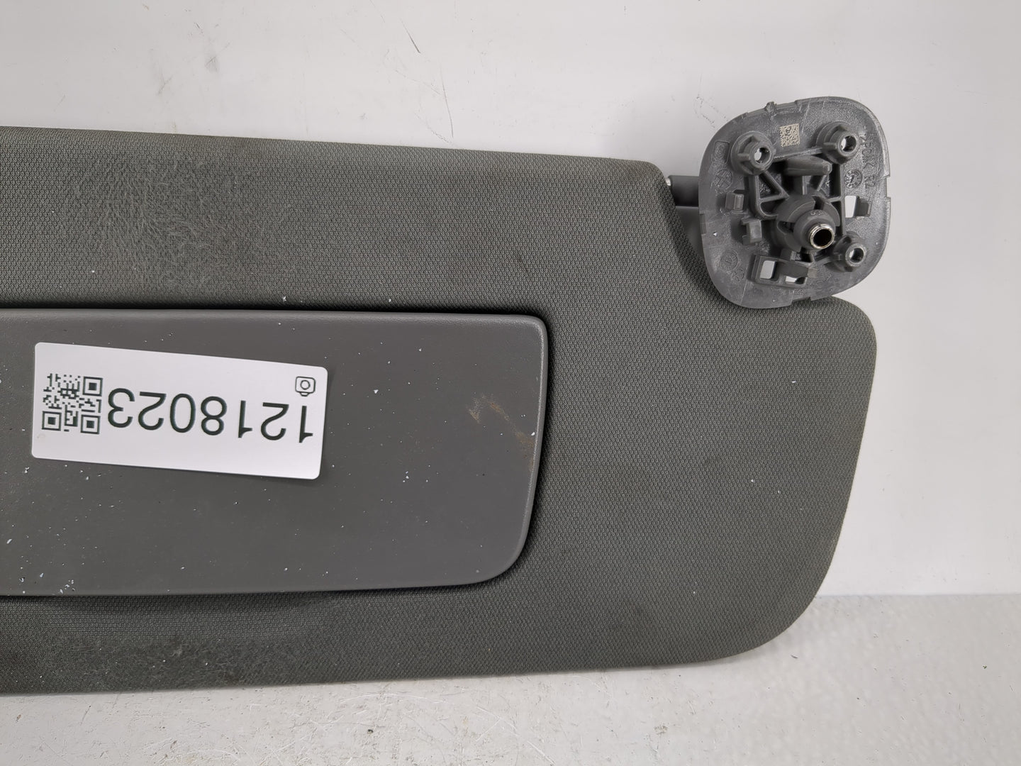 2019-2022 Chevrolet Silverado 1500 Sun Visor Shade Replacement Passenger Right Mirror Fits Fits 2019 2020 2021 2022 OEM Used