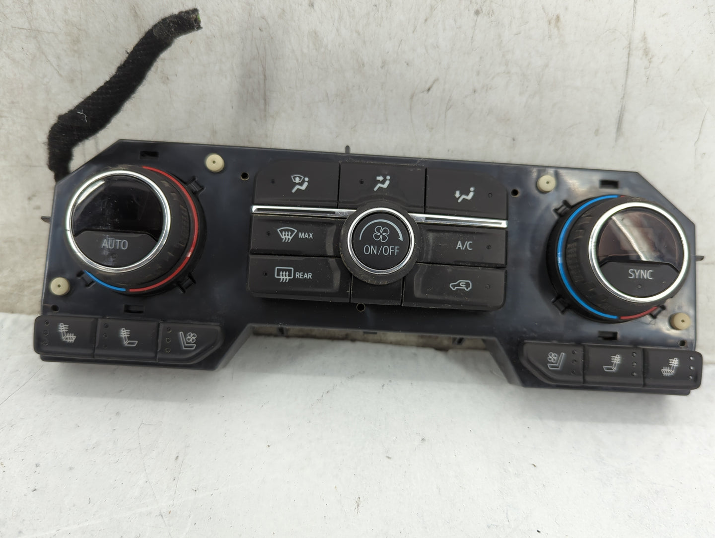 2020 Chevrolet Silverado 1500 Climate Control Module Temperature AC/Heater Replacement P/N:84692240 Fits OEM Used Auto Parts