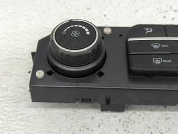 2019-2022 Chevrolet Silverado 1500 Climate Control Module Temperature AC/Heater Replacement P/N:84542734 Fits OEM Used Auto Parts