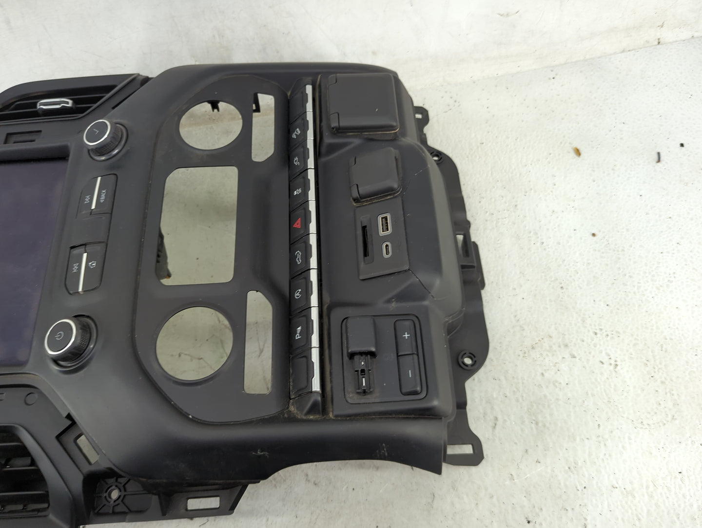 2019-2022 Chevrolet Silverado 1500 Radio Control Panel 1491641 - Oemusedautoparts1.com