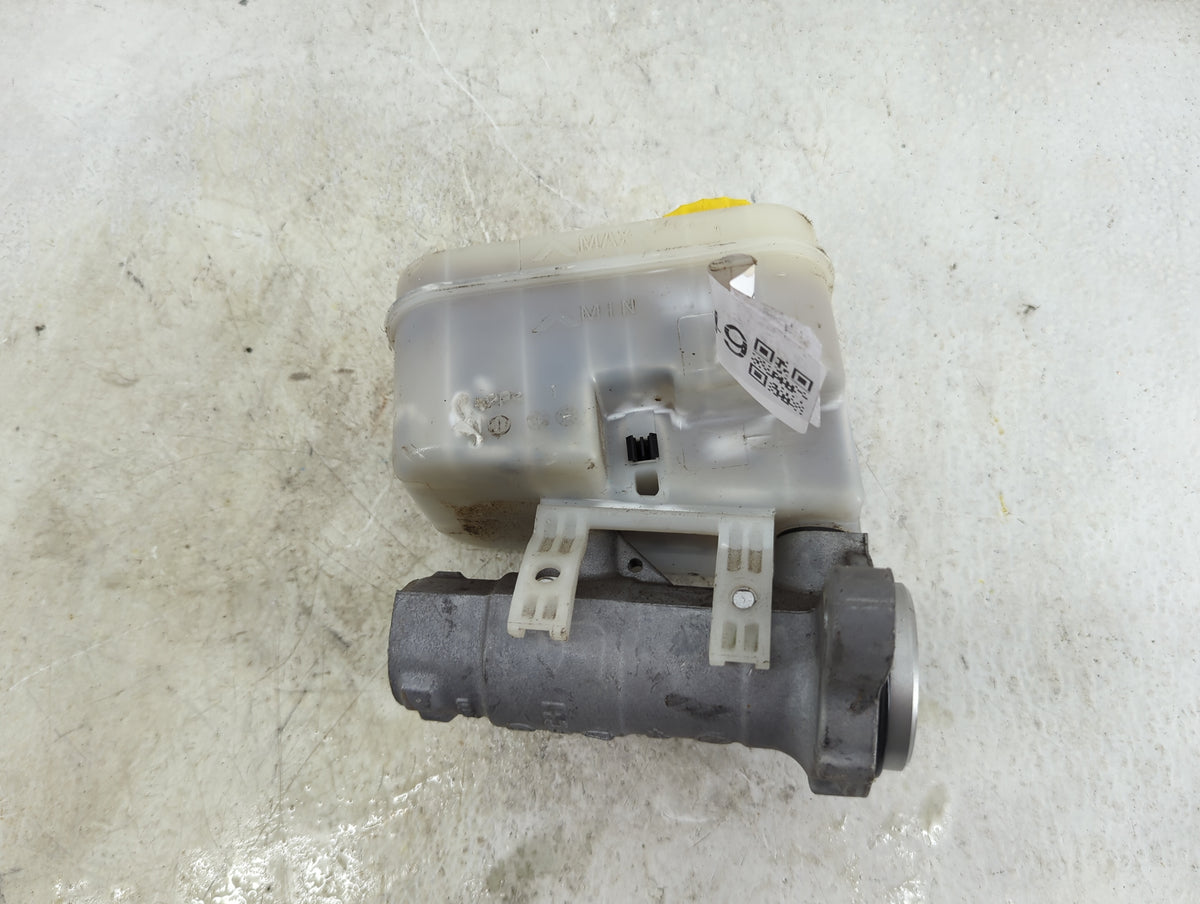 2020 Chevrolet Silverado 1500 Brake Master Cylinder - Oemusedautoparts1.com