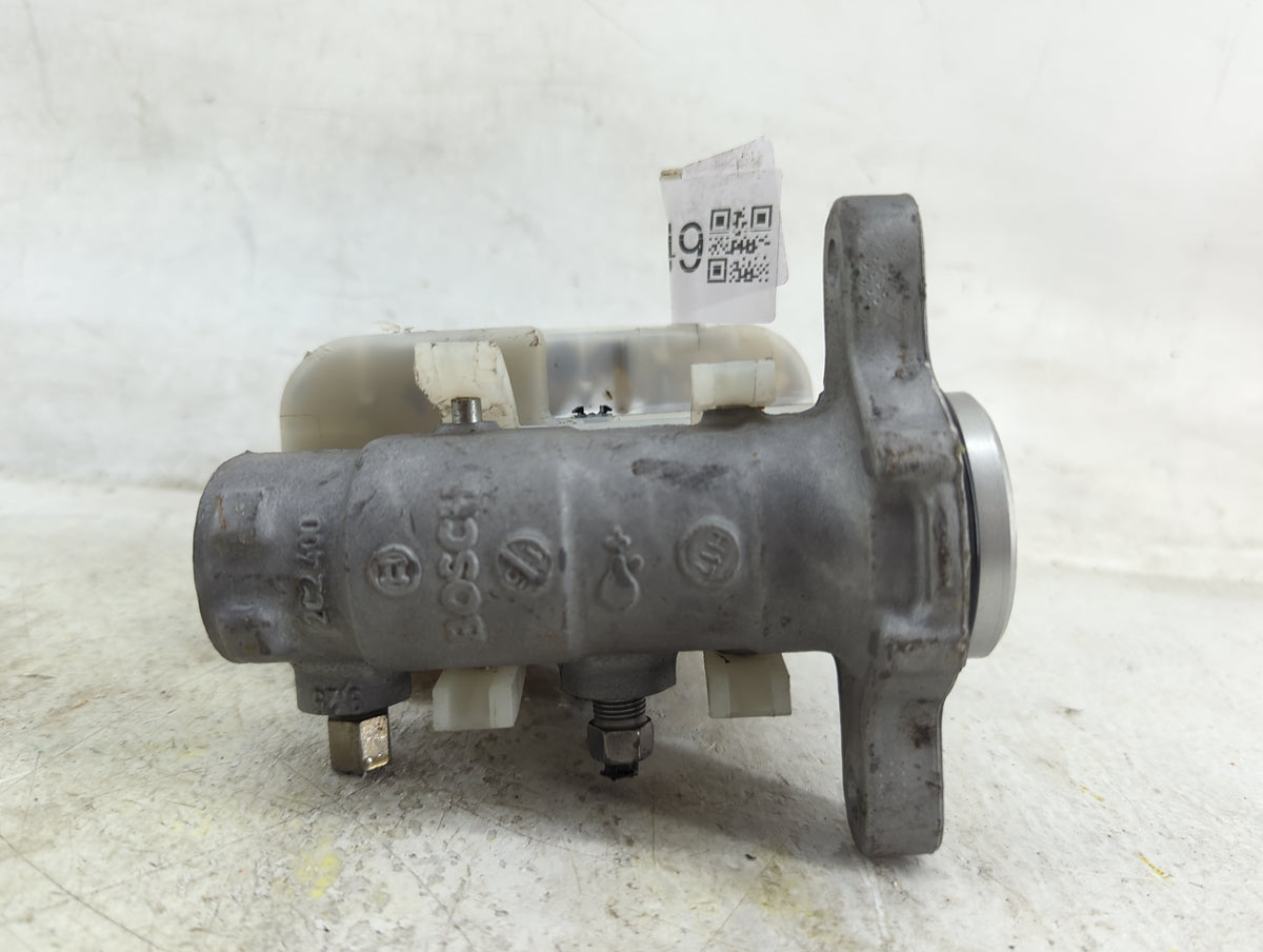 2020 Chevrolet Silverado 1500 Brake Master Cylinder - Oemusedautoparts1.com