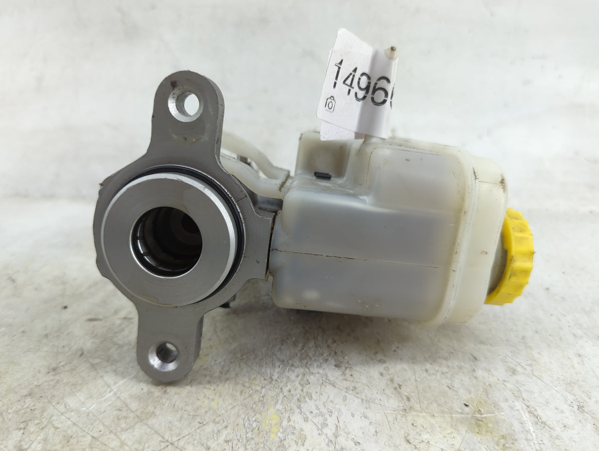 2020 Chevrolet Silverado 1500 Brake Master Cylinder - Oemusedautoparts1.com