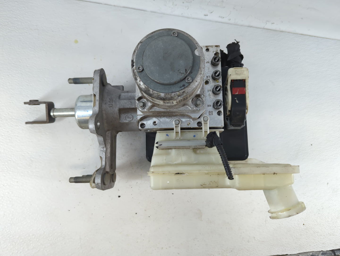 2019-2022 Chevrolet Silverado 1500 ABS Pump Control Module Replacement P/N:84569871 Fits Fits 2019 2020 2021 2022 OEM Used A