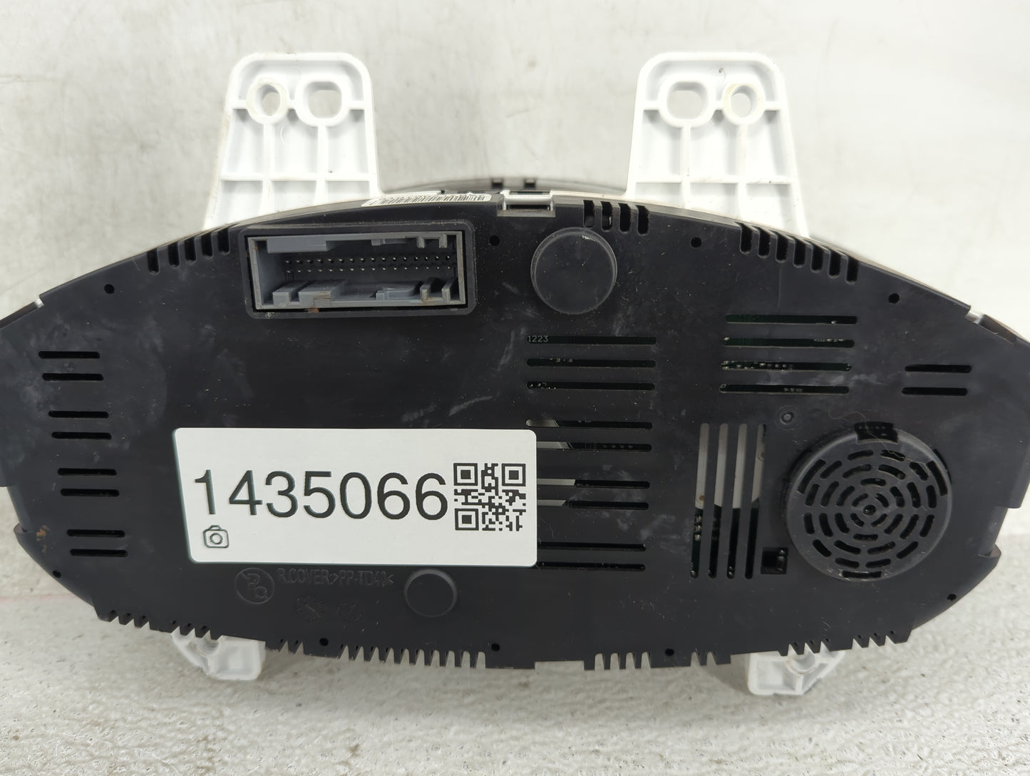 2017-2019 Chevrolet Sonic Instrument Cluster Speedometer Gauges P/N:42693977 7110500000000X, 688437714 Fits Fits 2017 2018 2