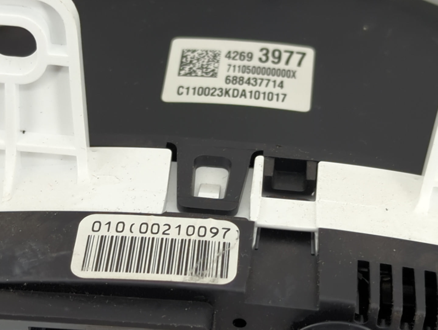 2017-2019 Chevrolet Sonic Instrument Cluster Speedometer Gauges P/N:42693977 7110500000000X, 688437714 Fits Fits 2017 2018 2