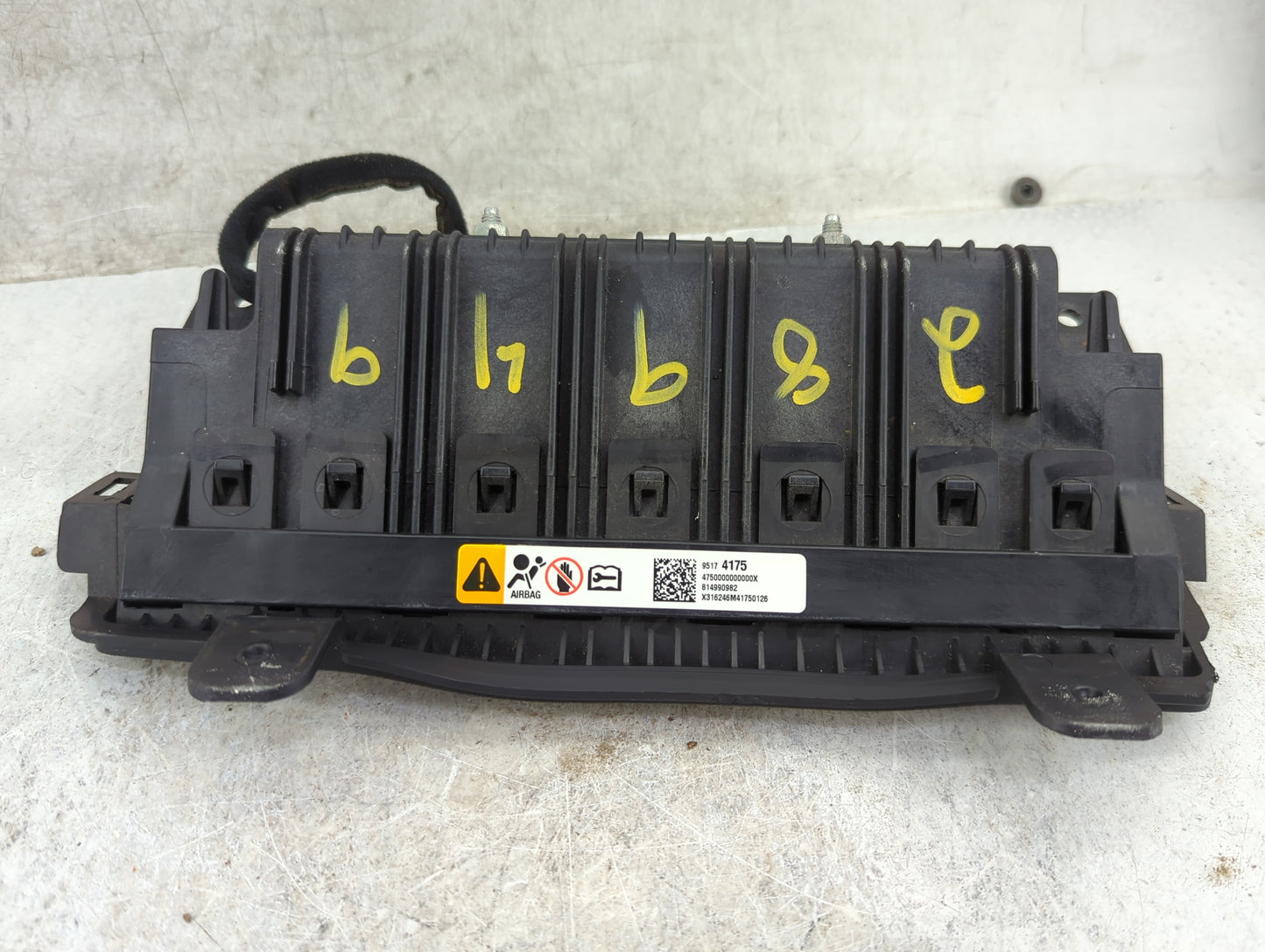 2012-2019 Chevrolet Sonic Air Bag Driver Left Knee OEM P/N:95174175 Fits Fits 2012 2013 2014 2015 2016 2017 2018 2019 OEM Us