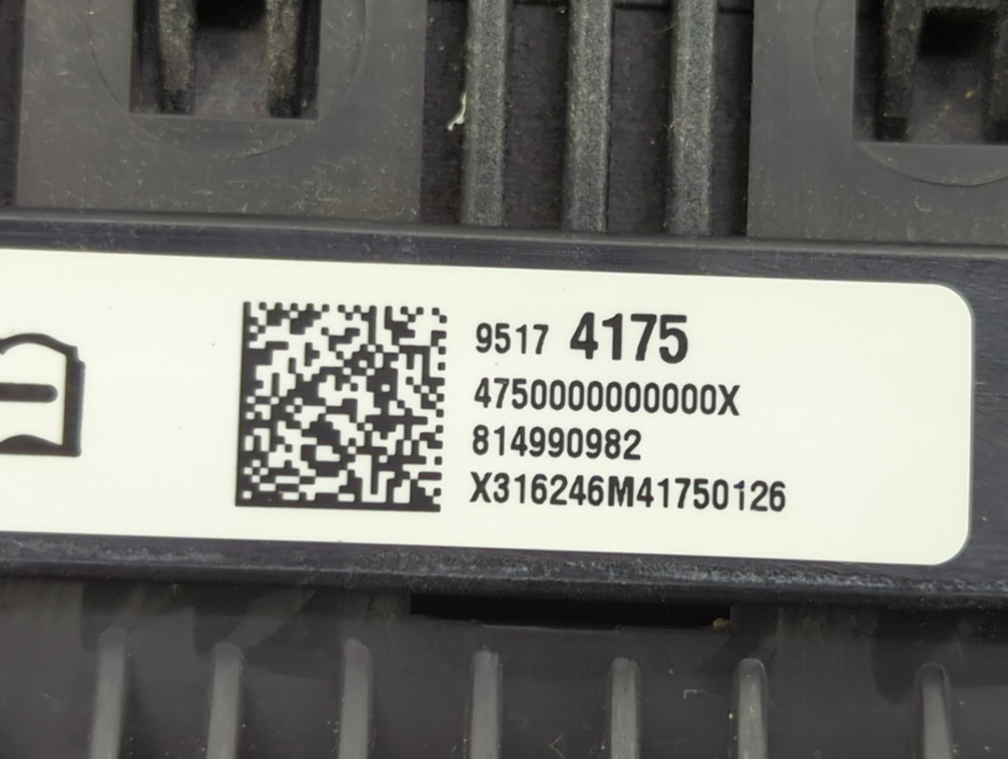 2012-2019 Chevrolet Sonic Air Bag Driver Left Knee OEM P/N:95174175 Fits Fits 2012 2013 2014 2015 2016 2017 2018 2019 OEM Us
