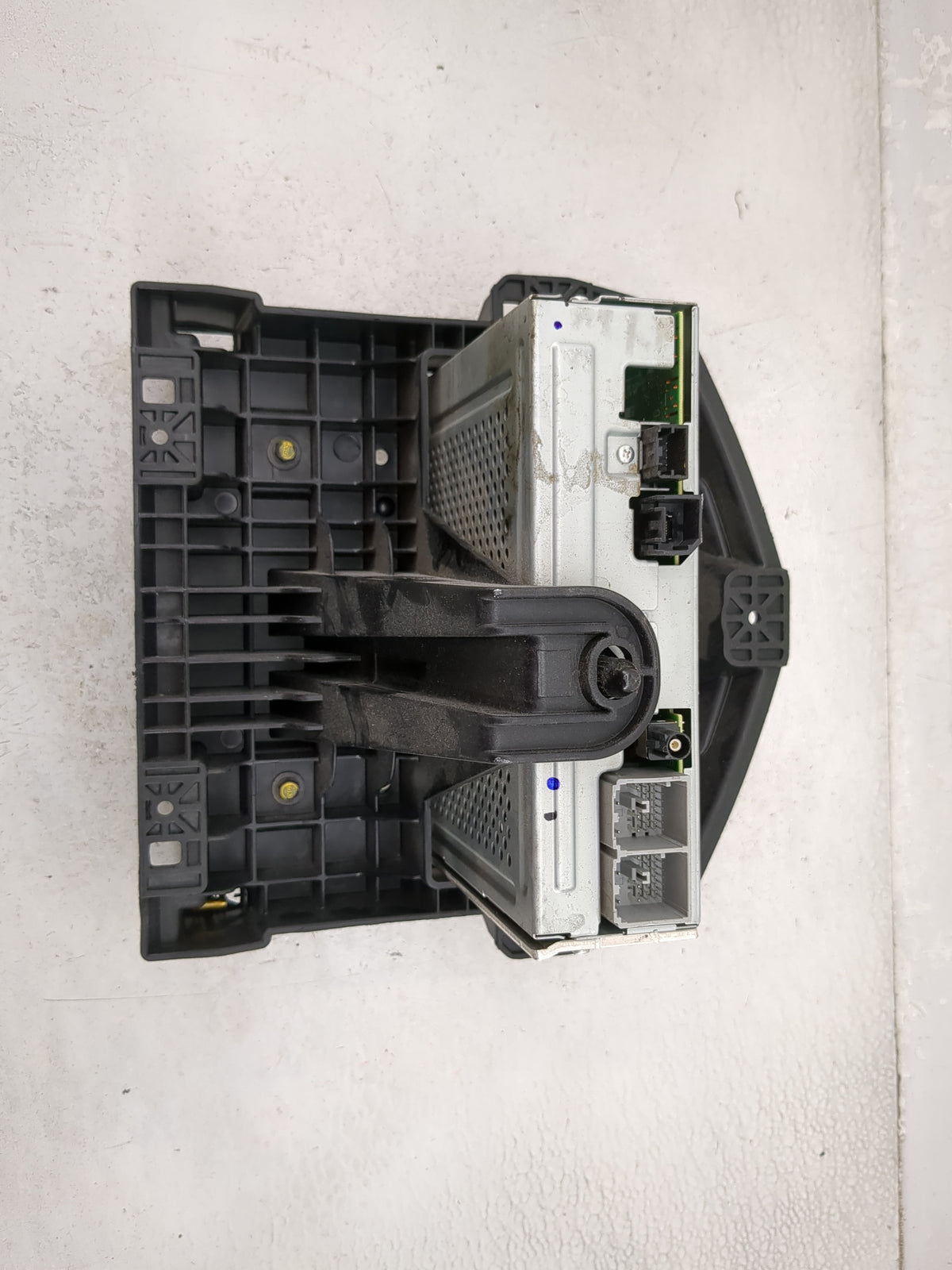 2019 Chevrolet Sonic Radio AM FM Cd Player Receiver Replacement P/N:42619630 84785808, 812425551 Fits Fits 2020 OEM Used Aut