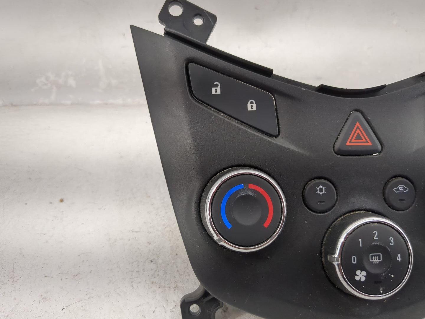 2017-2019 Chevrolet Sonic Climate Control Module Temperature AC/Heater Replacement P/N:42521459 3239800000000X Fits OEM Used