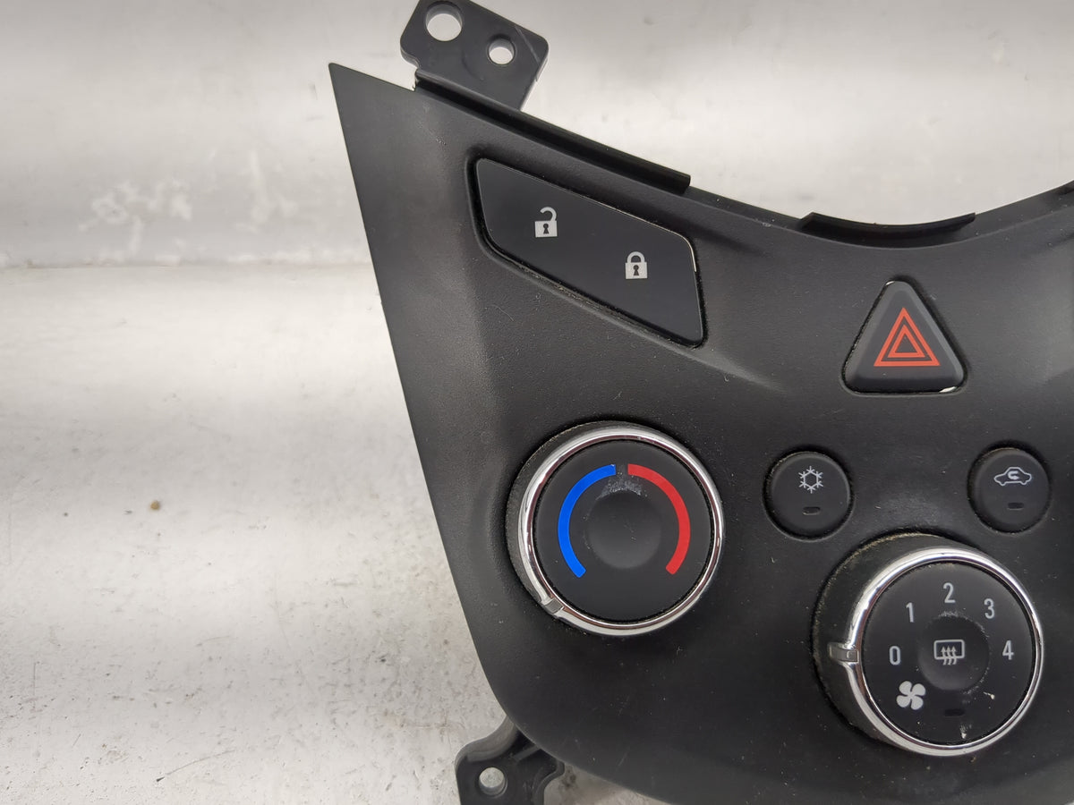 2017-2019 Chevrolet Sonic Climate Control Module Temperature AC/Heater Replacement P/N:42521459 3239800000000X Fits OEM Used