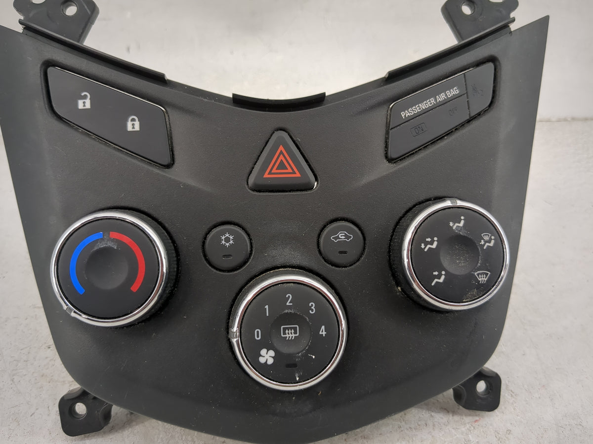2017-2019 Chevrolet Sonic Climate Control Module Temperature AC/Heater Replacement P/N:42521459 3239800000000X Fits OEM Used