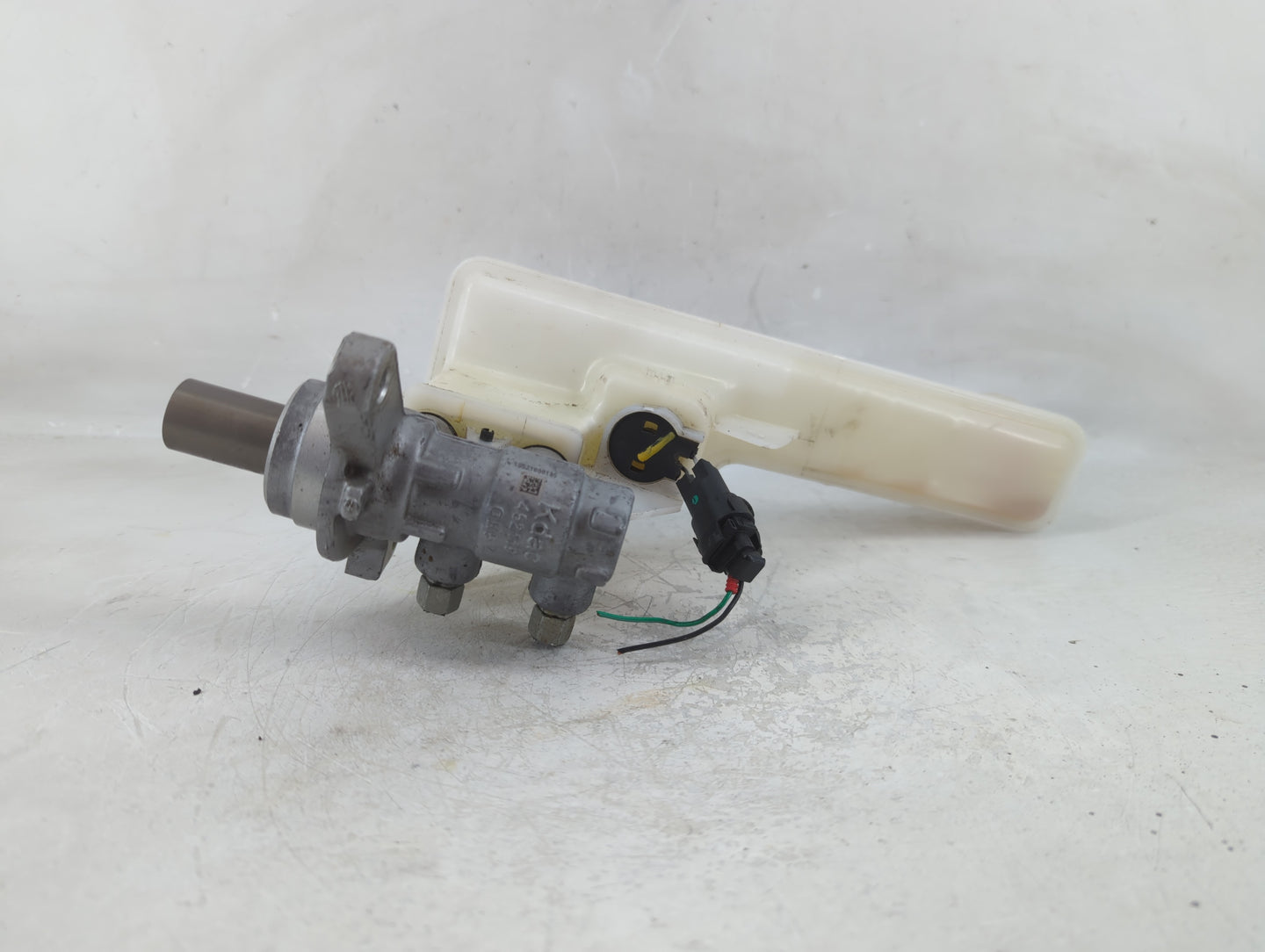 2016-2022 Chevrolet Spark Brake Master Cylinder - Oemusedautoparts1.com