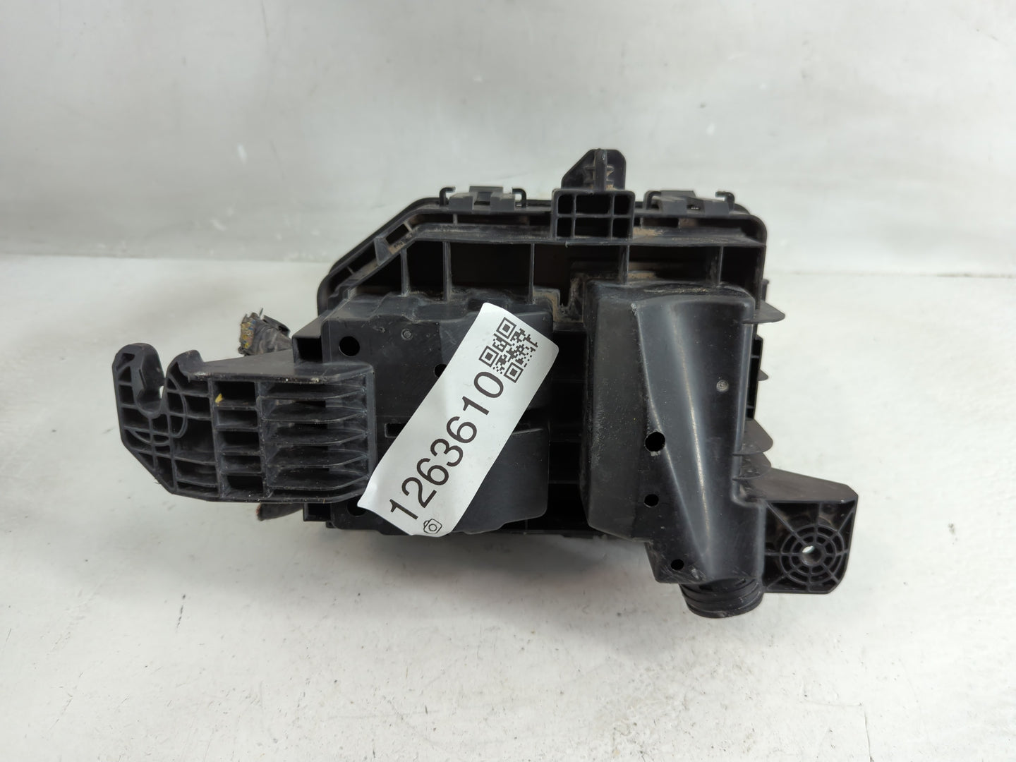 2020-2021 Chevrolet Spark Fusebox Fuse Box Panel Relay Module P/N:42702558 Fits Fits 2020 2021 OEM Used Auto Parts - Oemused