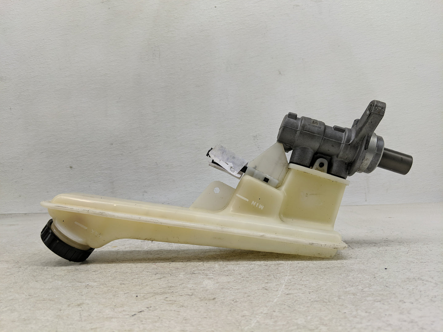 2016-2022 Chevrolet Spark Brake Master Cylinder - Oemusedautoparts1.com