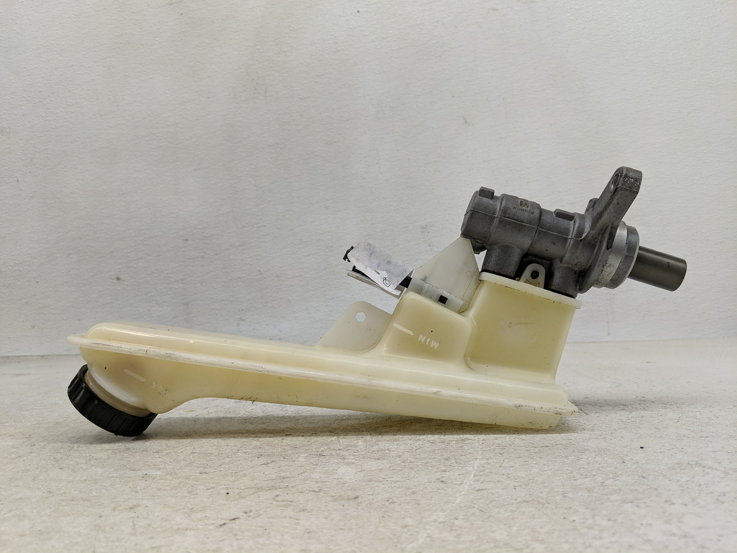 2016-2022 Chevrolet Spark Brake Master Cylinder - Oemusedautoparts1.com