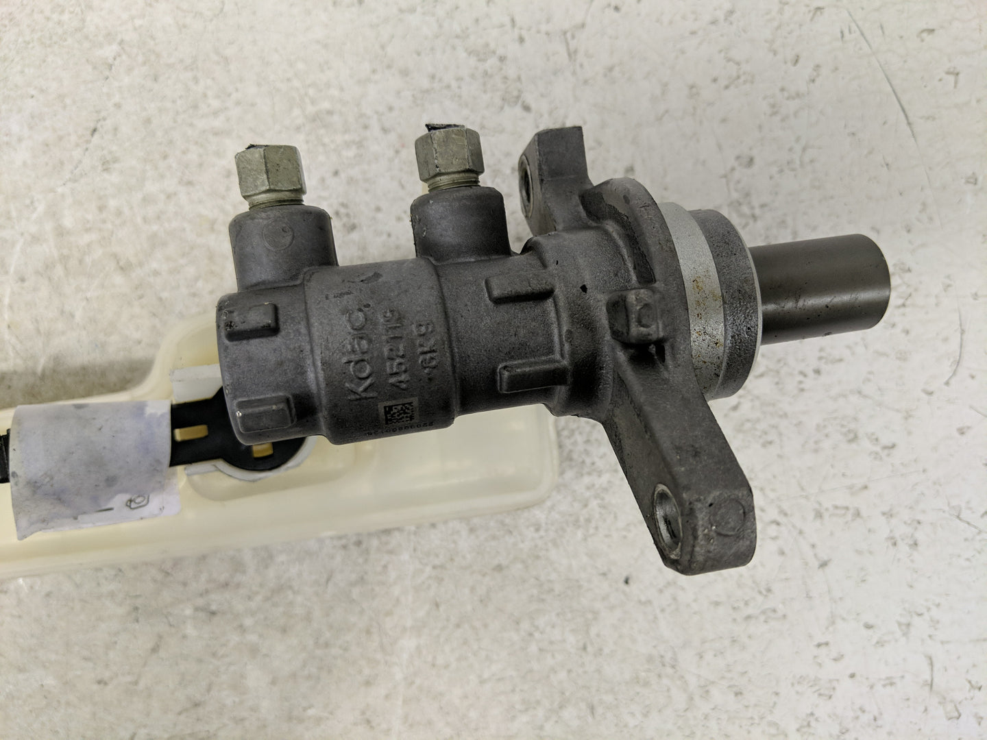 2016-2022 Chevrolet Spark Brake Master Cylinder - Oemusedautoparts1.com